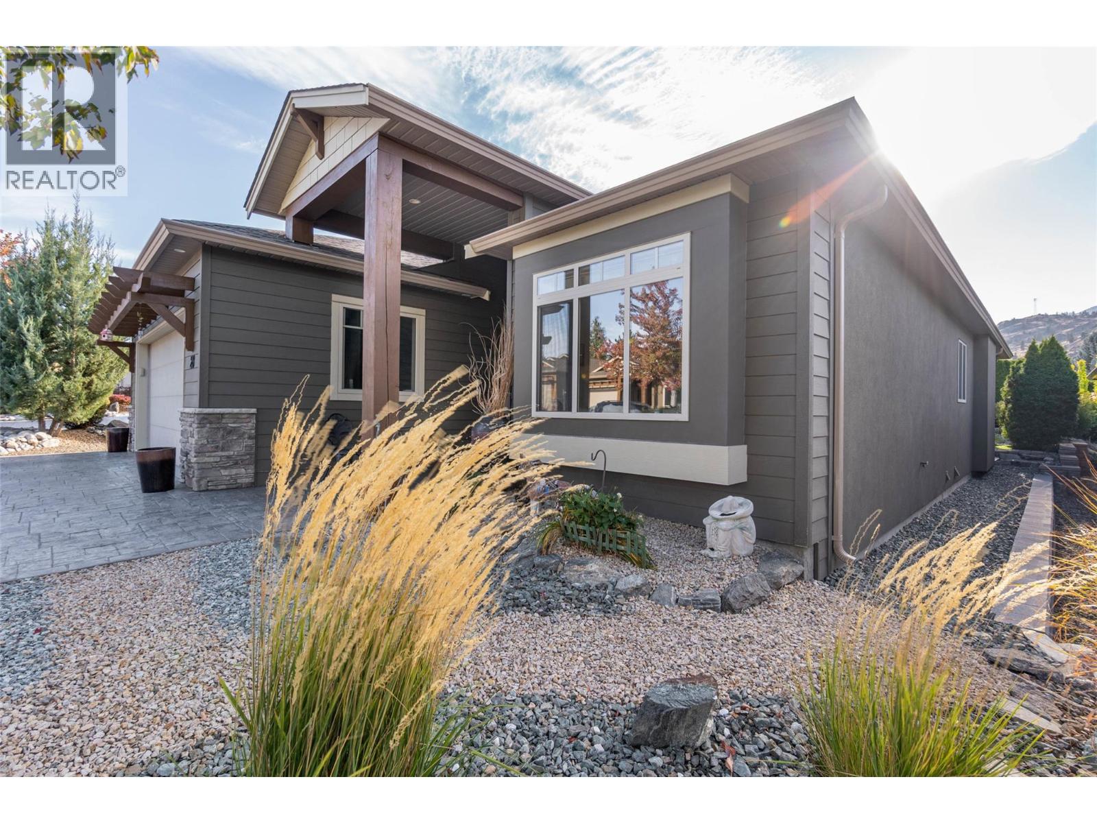 28 6833 MEADOWS Drive, Oliver