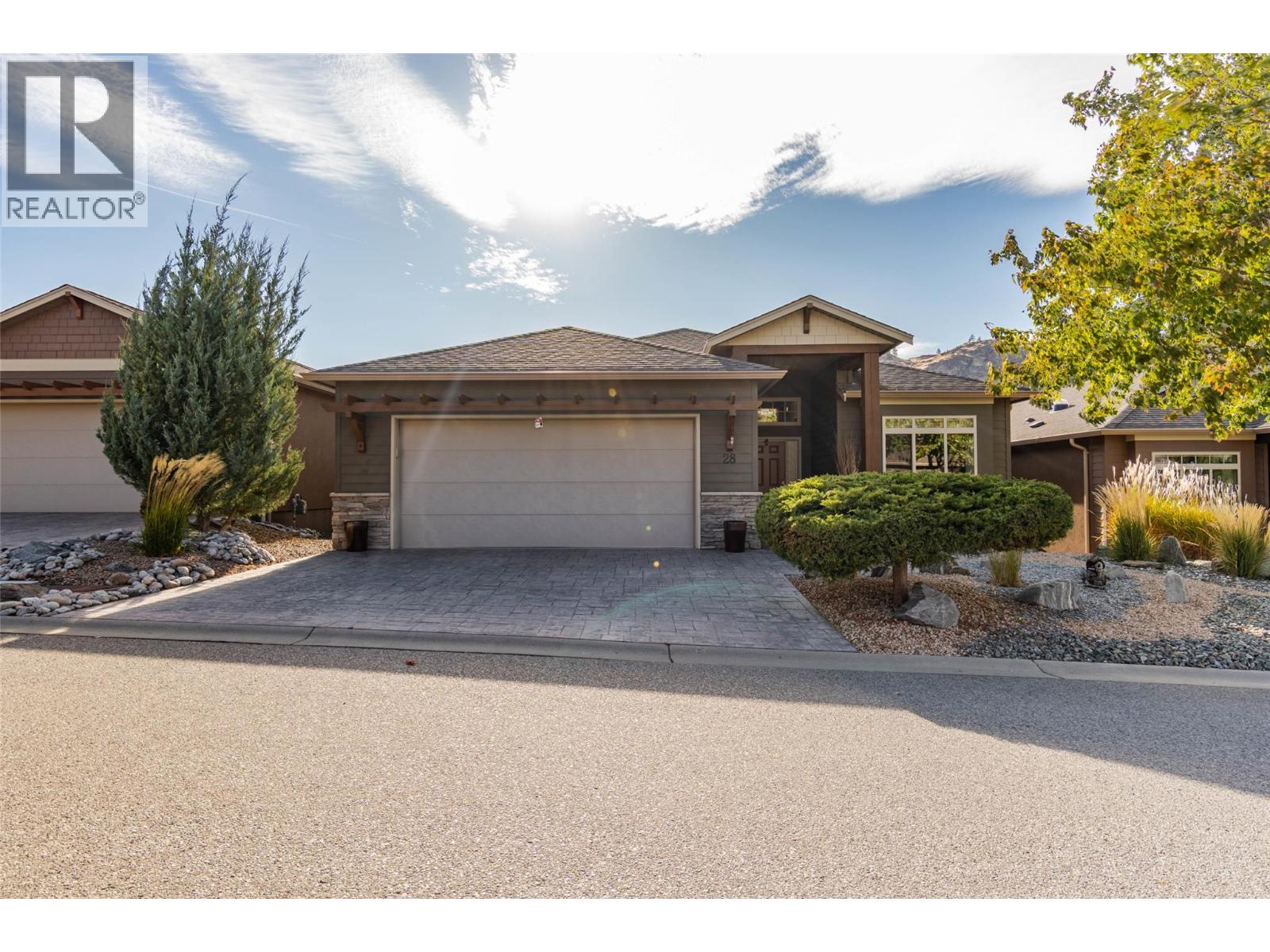 28 6833 MEADOWS Drive, Oliver