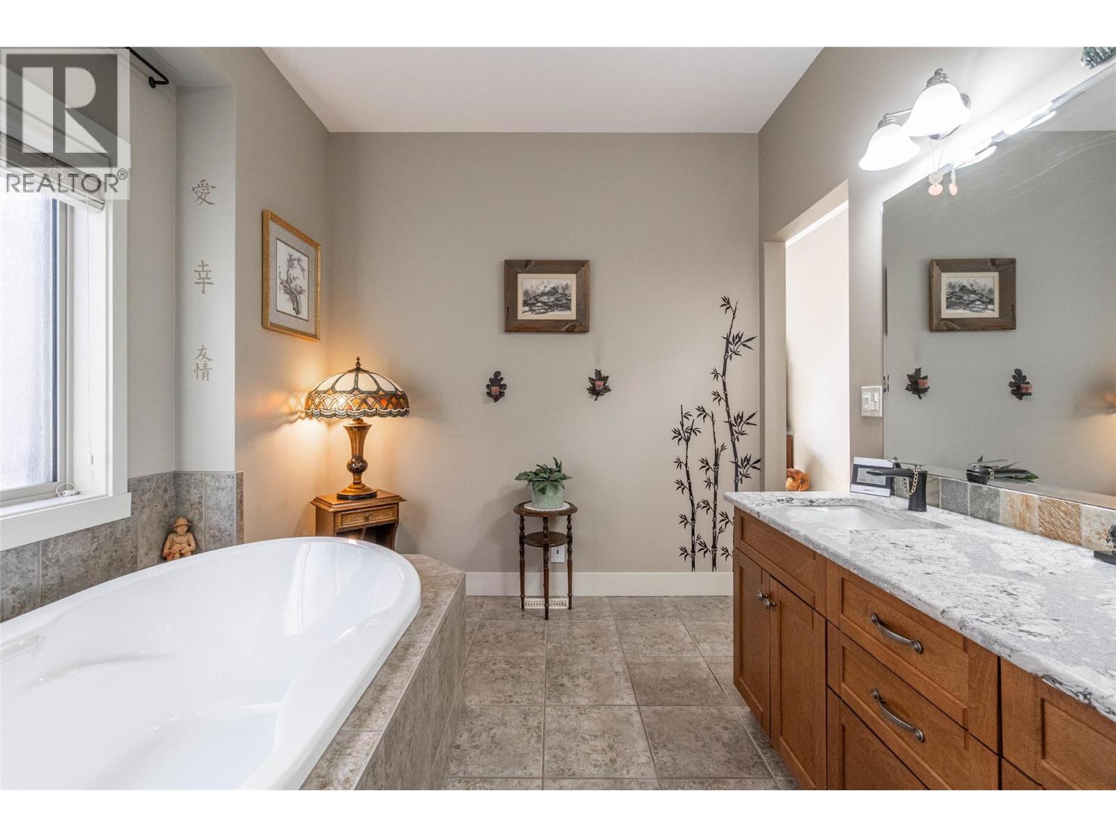 28 6833 MEADOWS Drive, Oliver