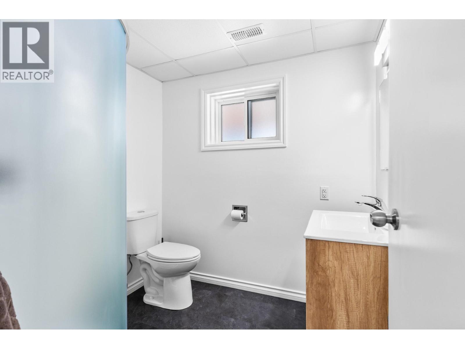  1112 Pinecrest Lane, Kelowna