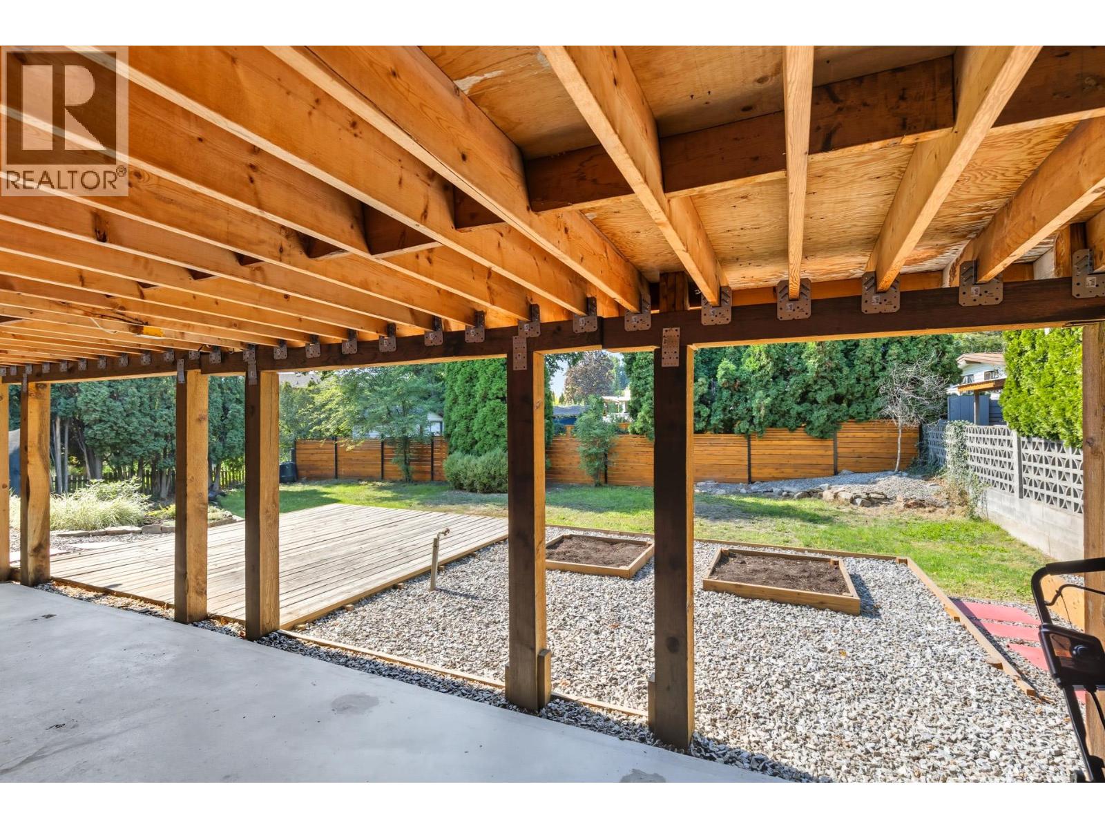  1112 Pinecrest Lane, Kelowna