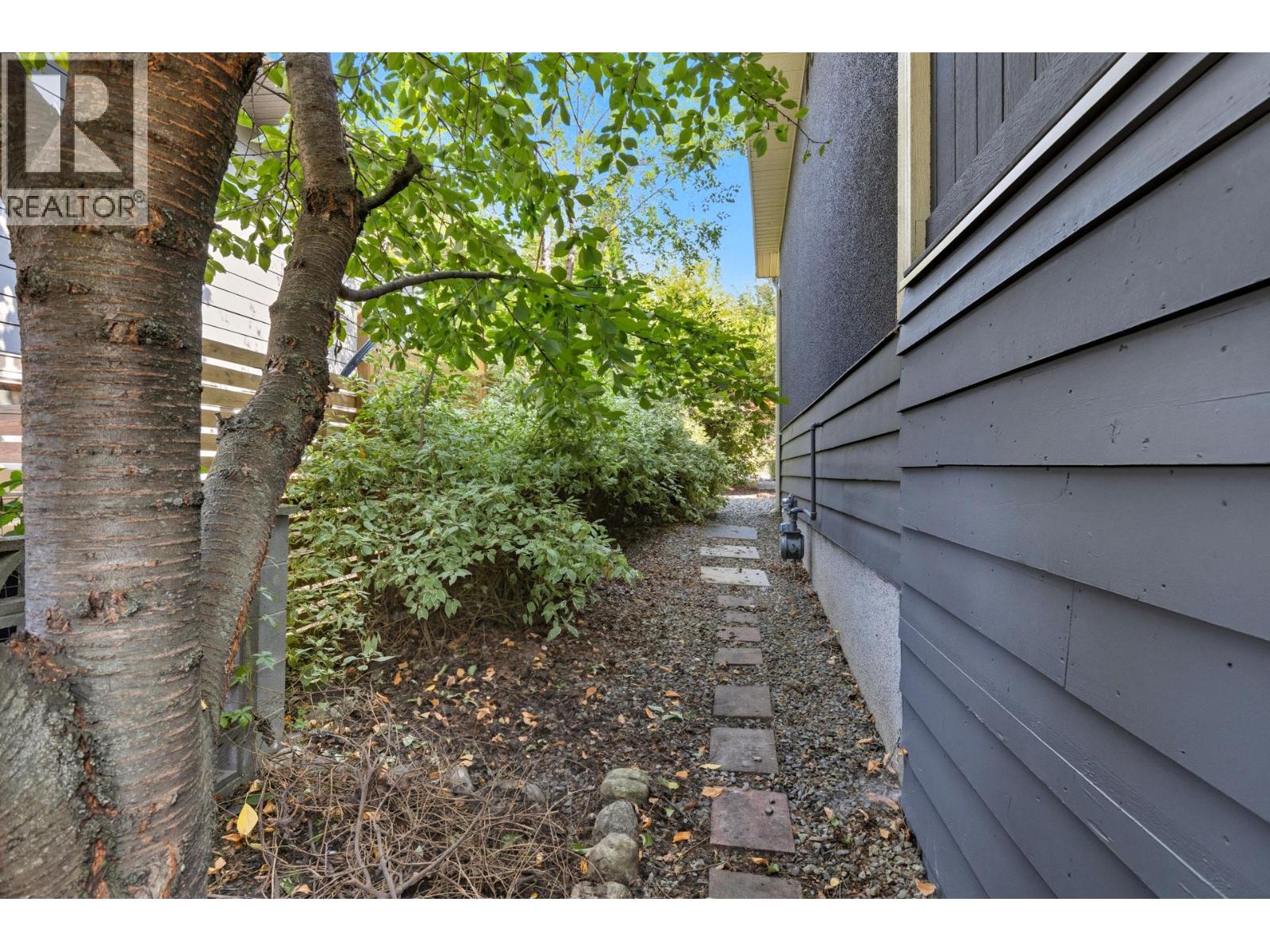  1112 Pinecrest Lane, Kelowna