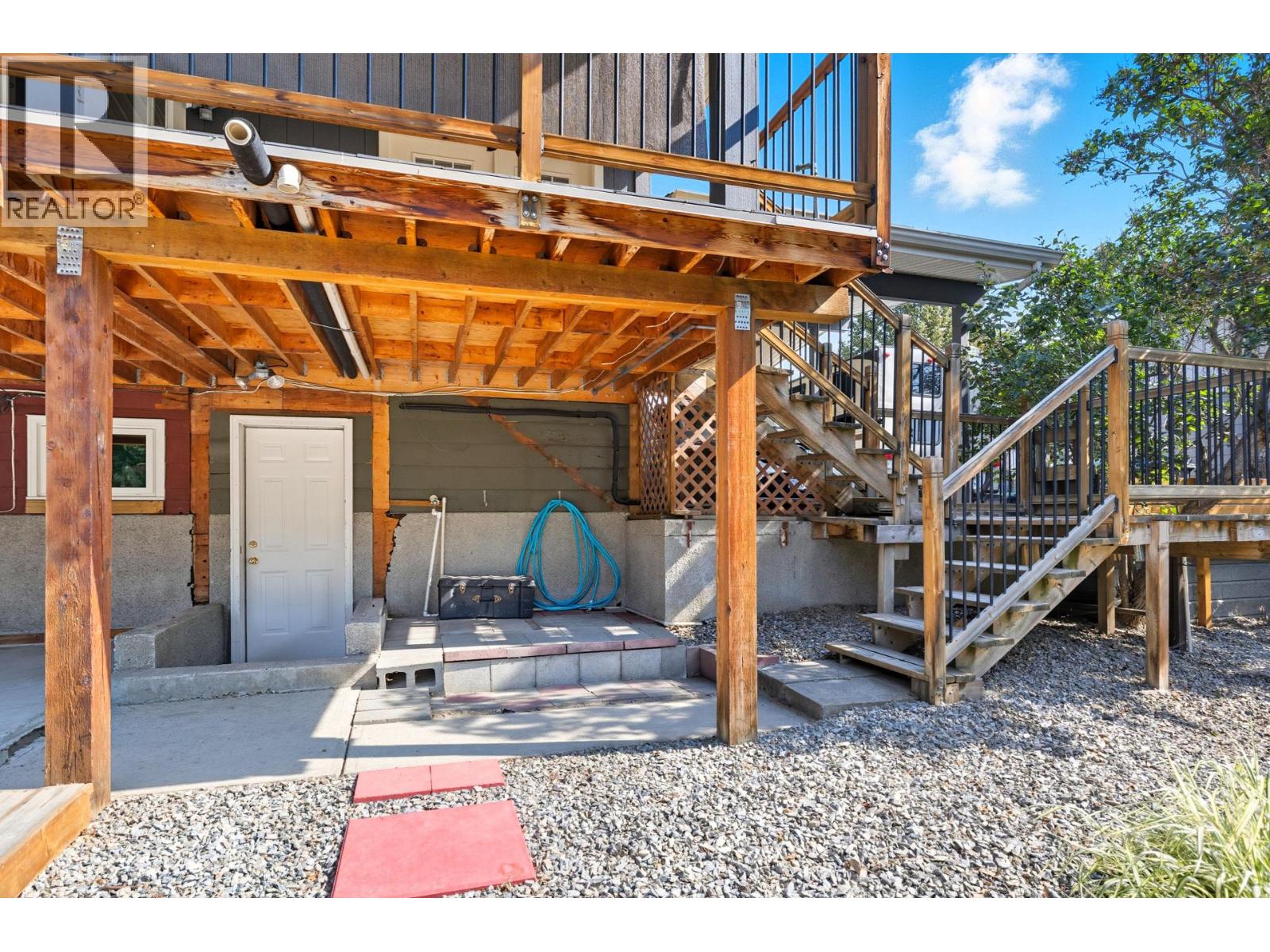  1112 Pinecrest Lane, Kelowna