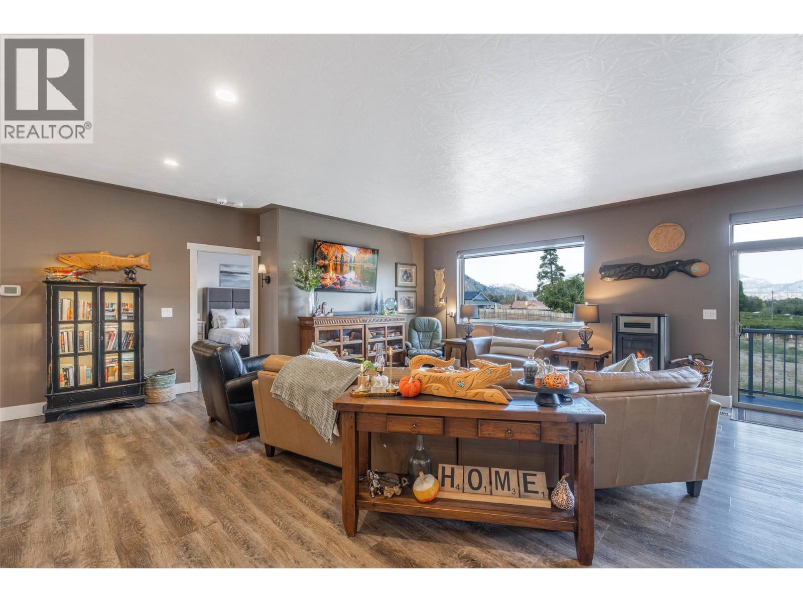 6963 CHARDONNAY Place, Oliver