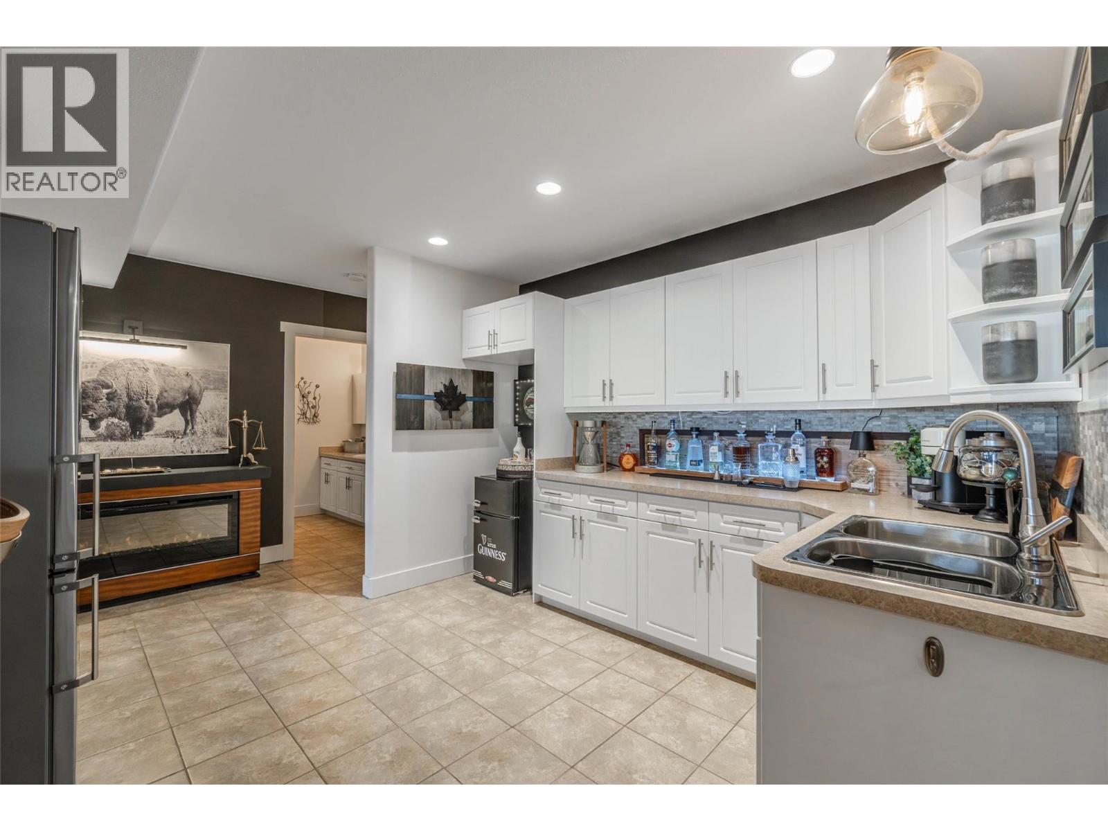 6963 CHARDONNAY Place, Oliver