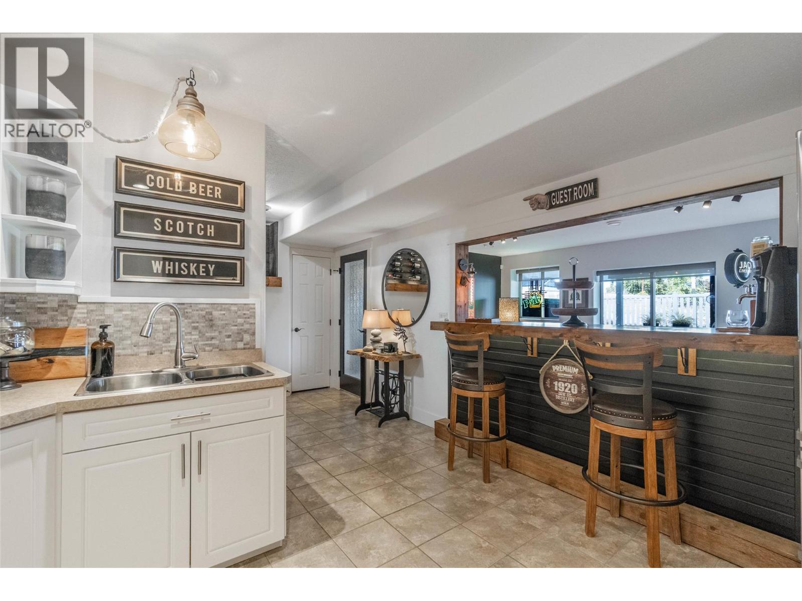 6963 CHARDONNAY Place, Oliver