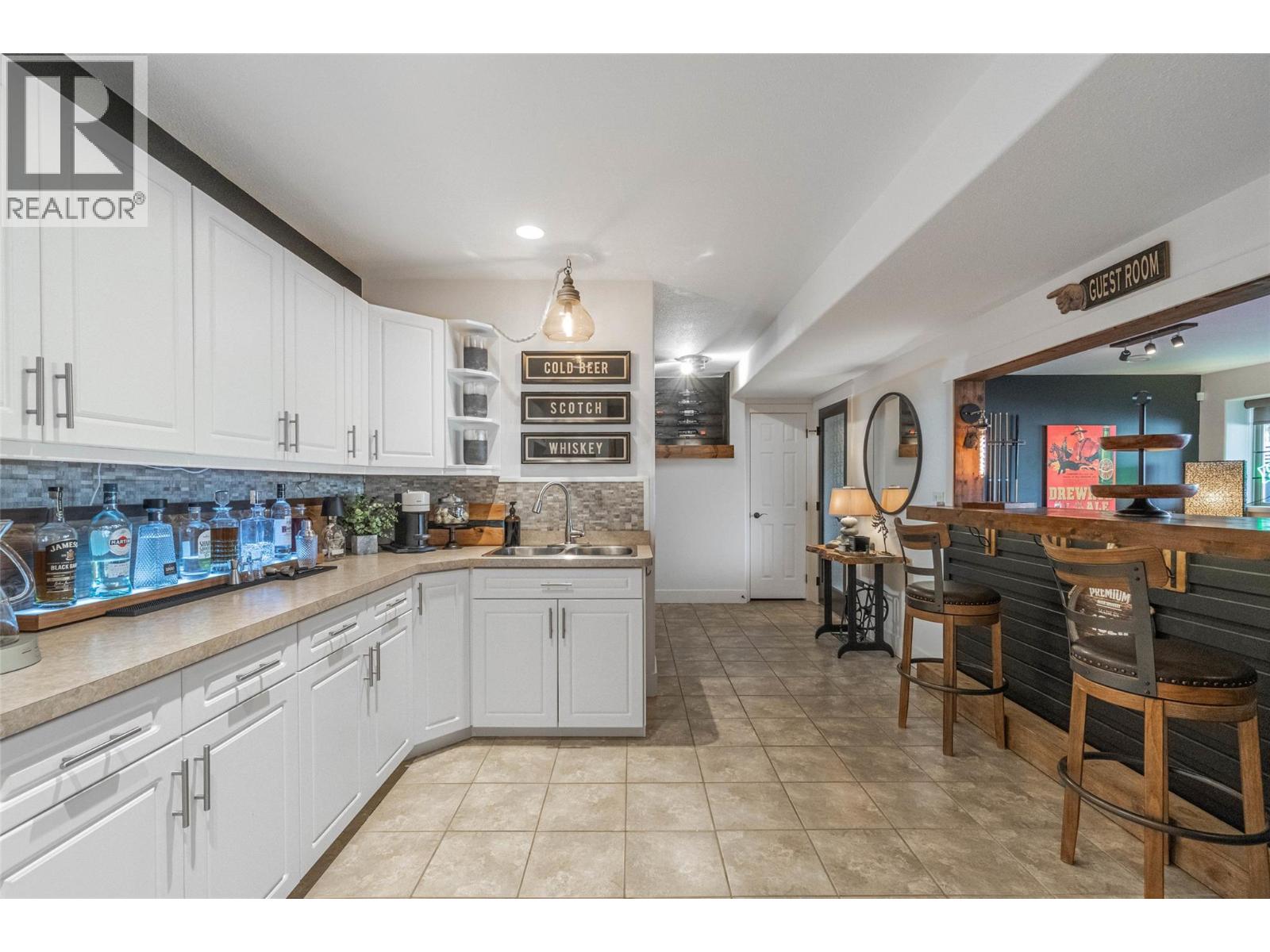 6963 CHARDONNAY Place, Oliver