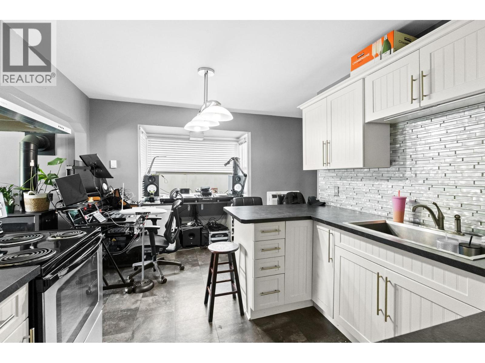  842 Glenmore Drive, Kelowna