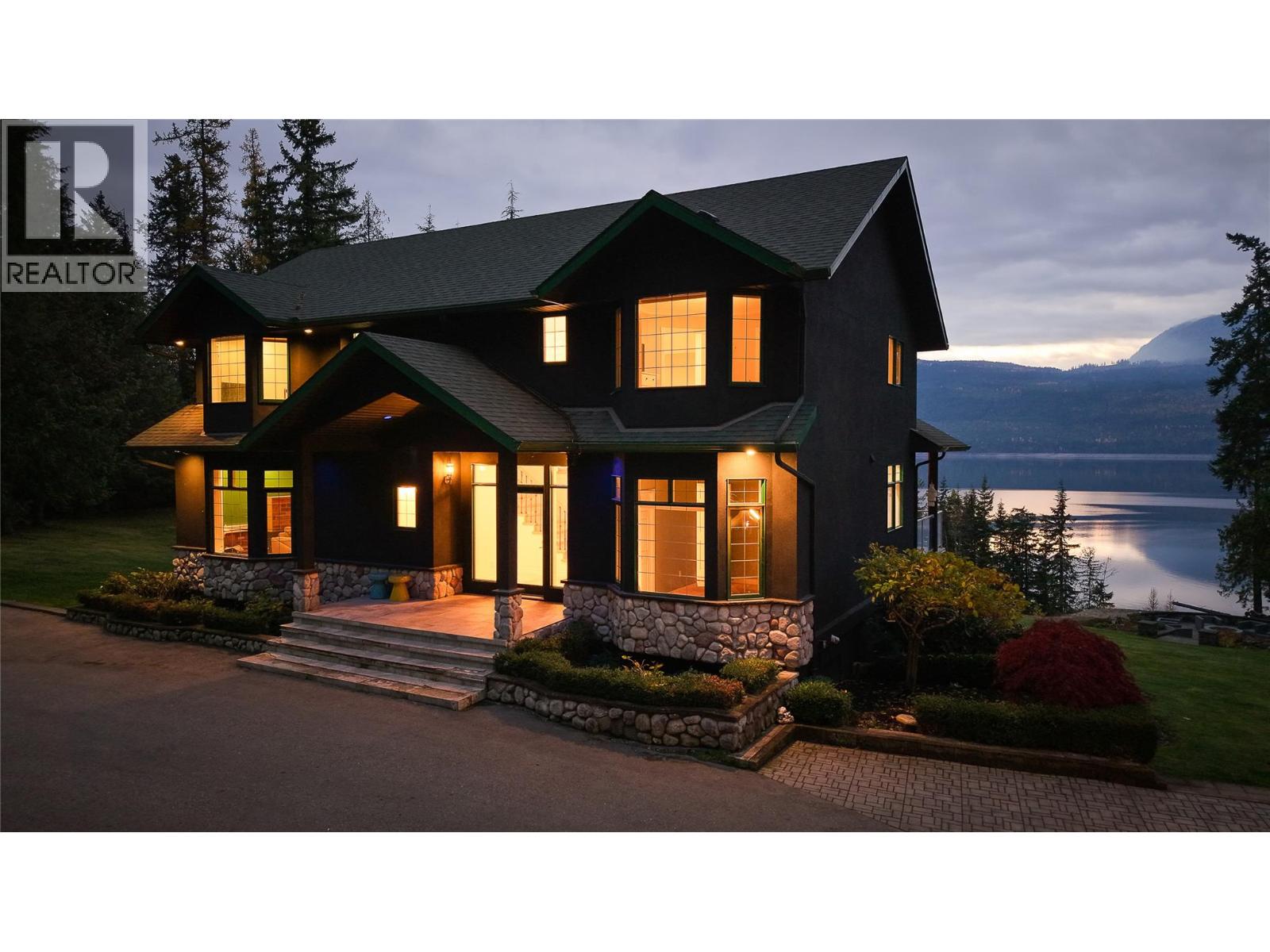 2600 Highway 23 N, Nakusp