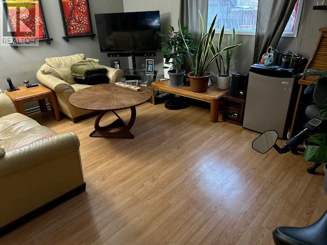 3595 Lakeshore Road - 6