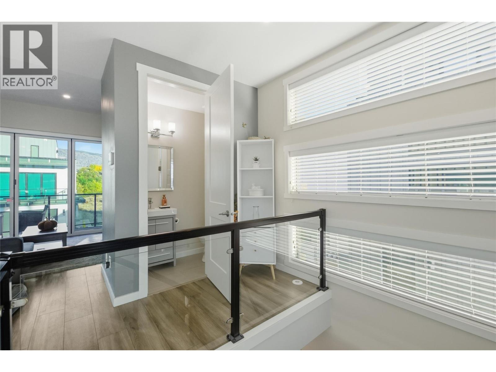 5995 Oliver Landing Crescent Unit# 4, Oliver