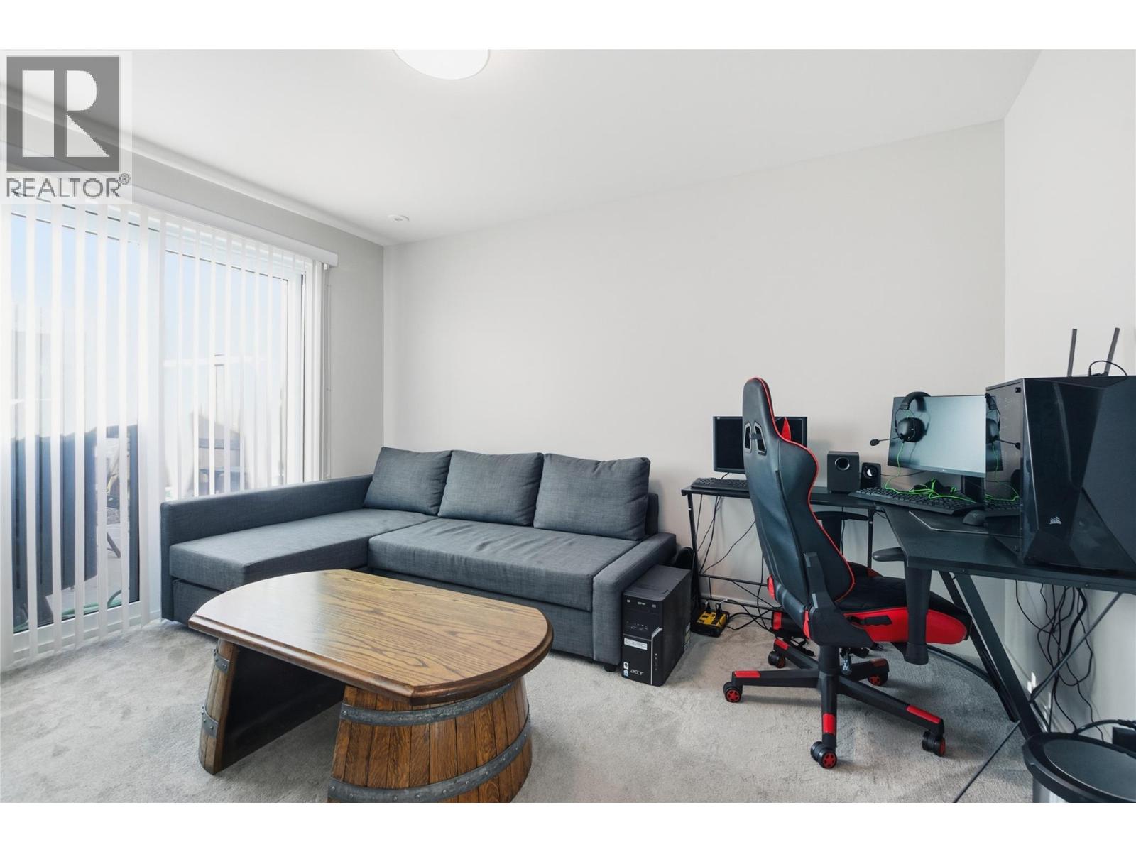 5995 Oliver Landing Crescent Unit# 4, Oliver