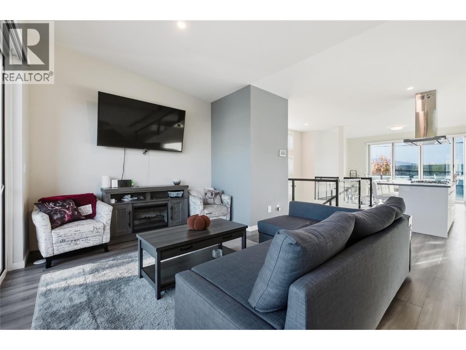 5995 Oliver Landing Crescent Unit# 4, Oliver