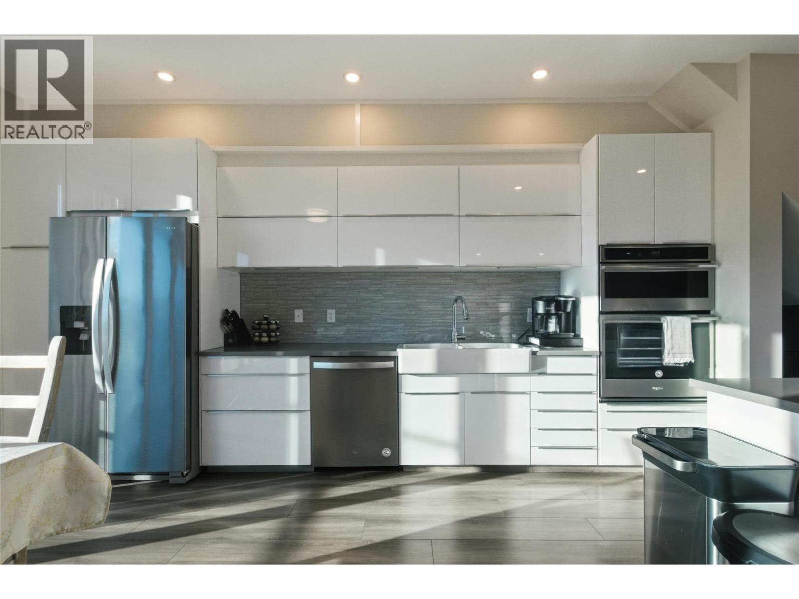 5995 Oliver Landing Crescent Unit# 4, Oliver