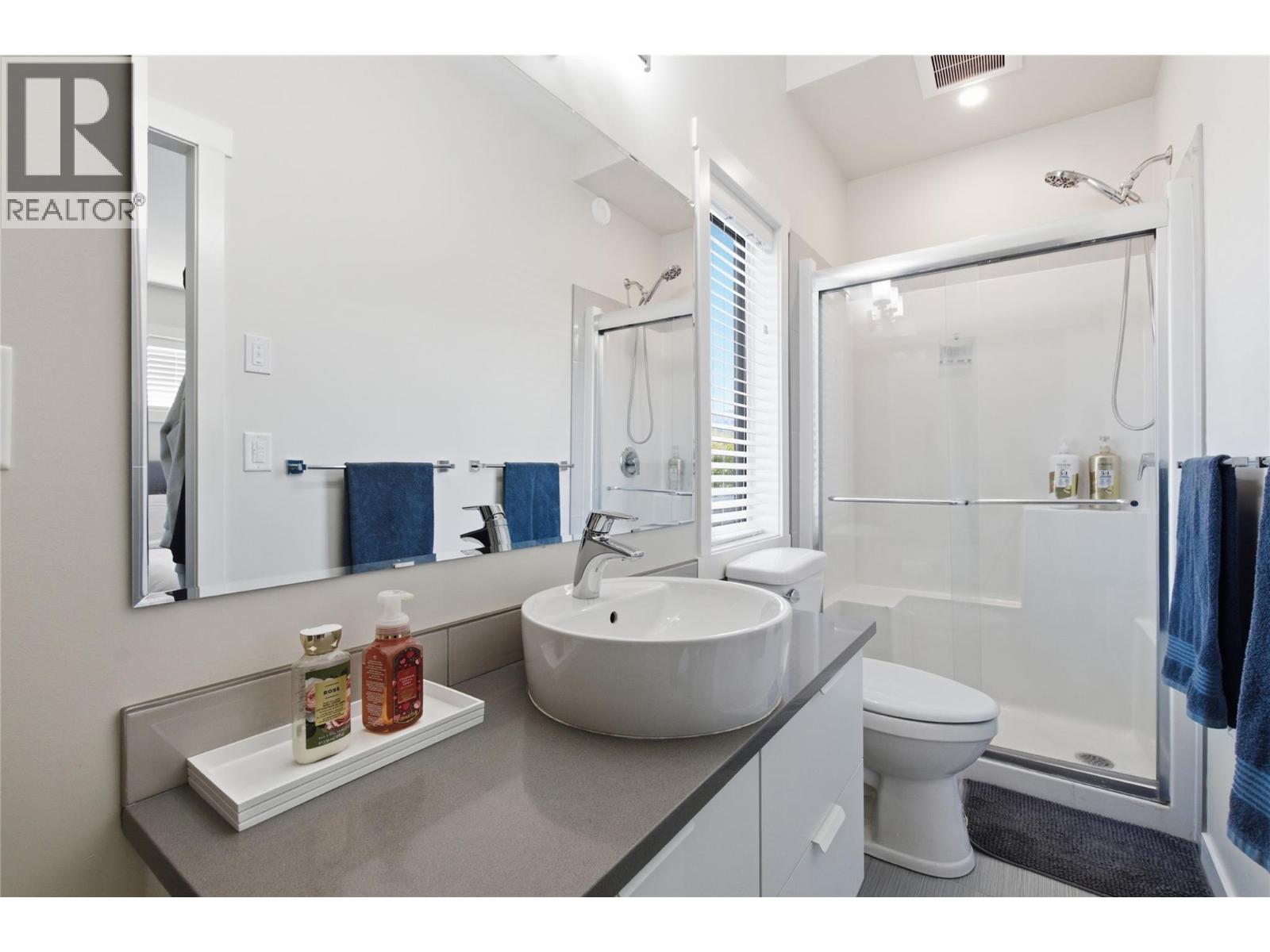 5995 Oliver Landing Crescent Unit# 4, Oliver