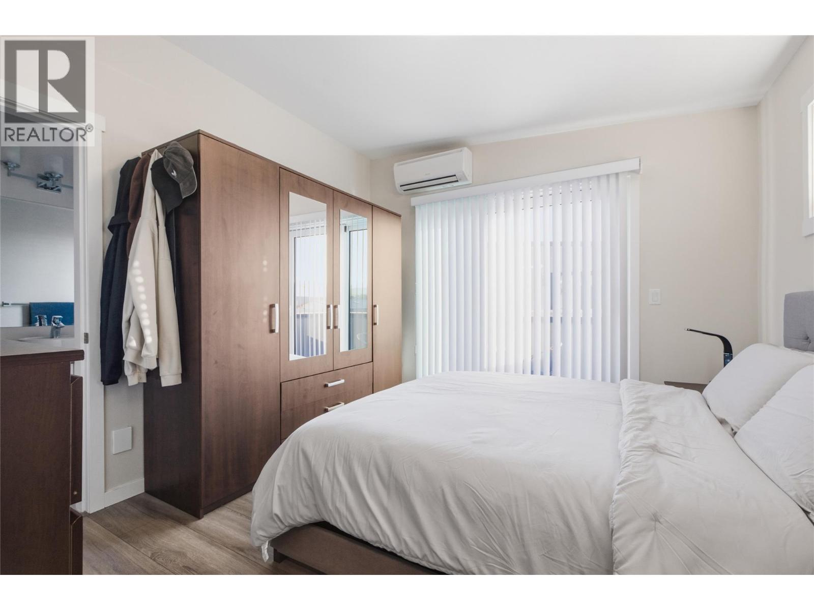 5995 Oliver Landing Crescent Unit# 4, Oliver