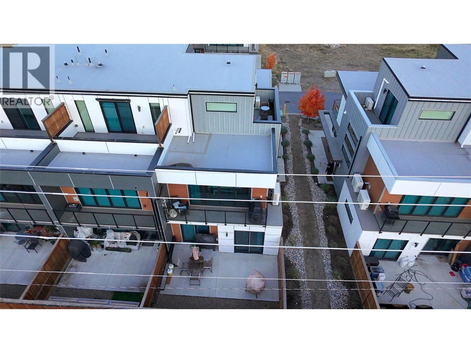 5995 Oliver Landing Crescent Unit# 4, Oliver