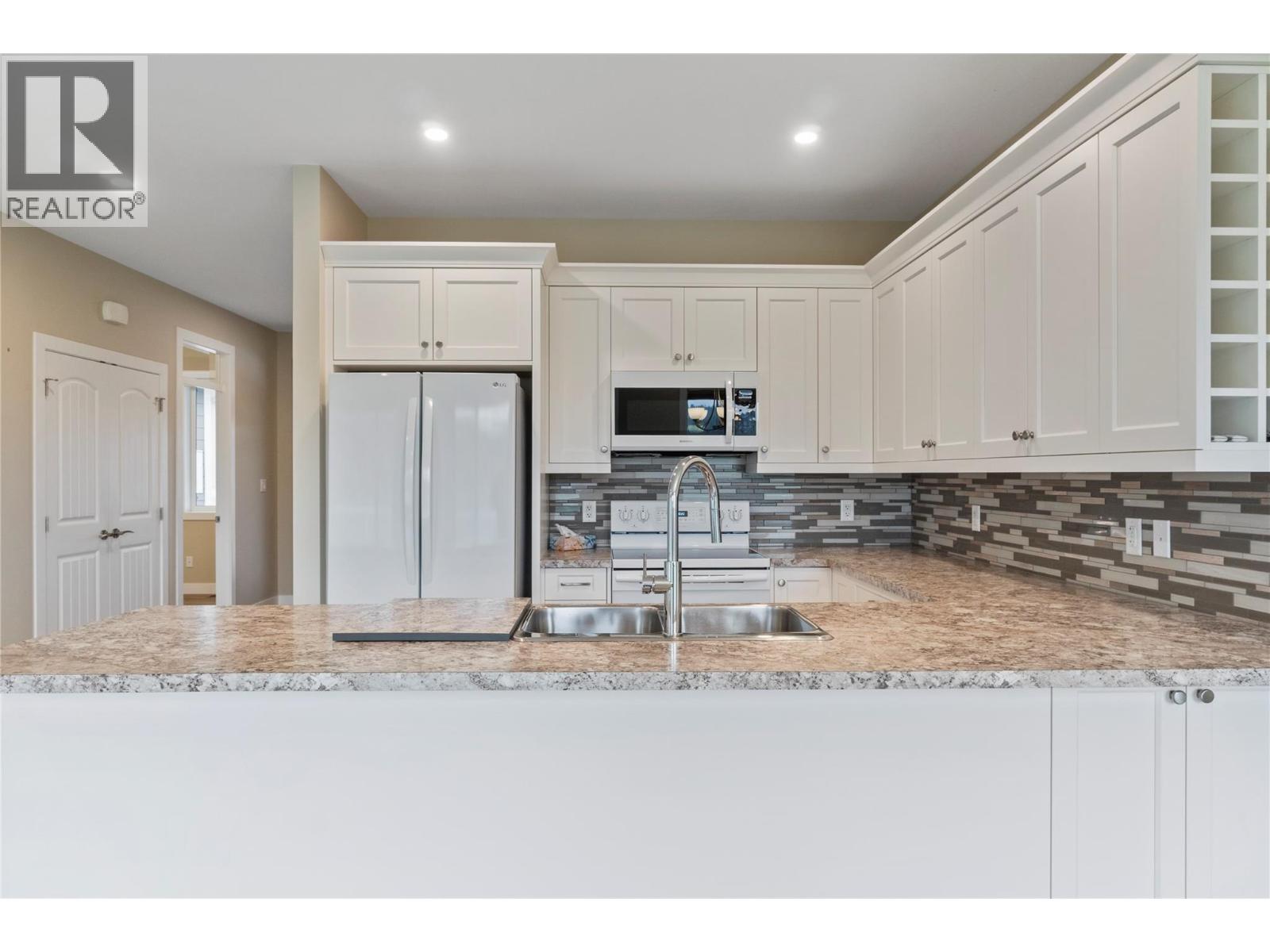 9 1330 10 Street Southwest, Salmon Arm