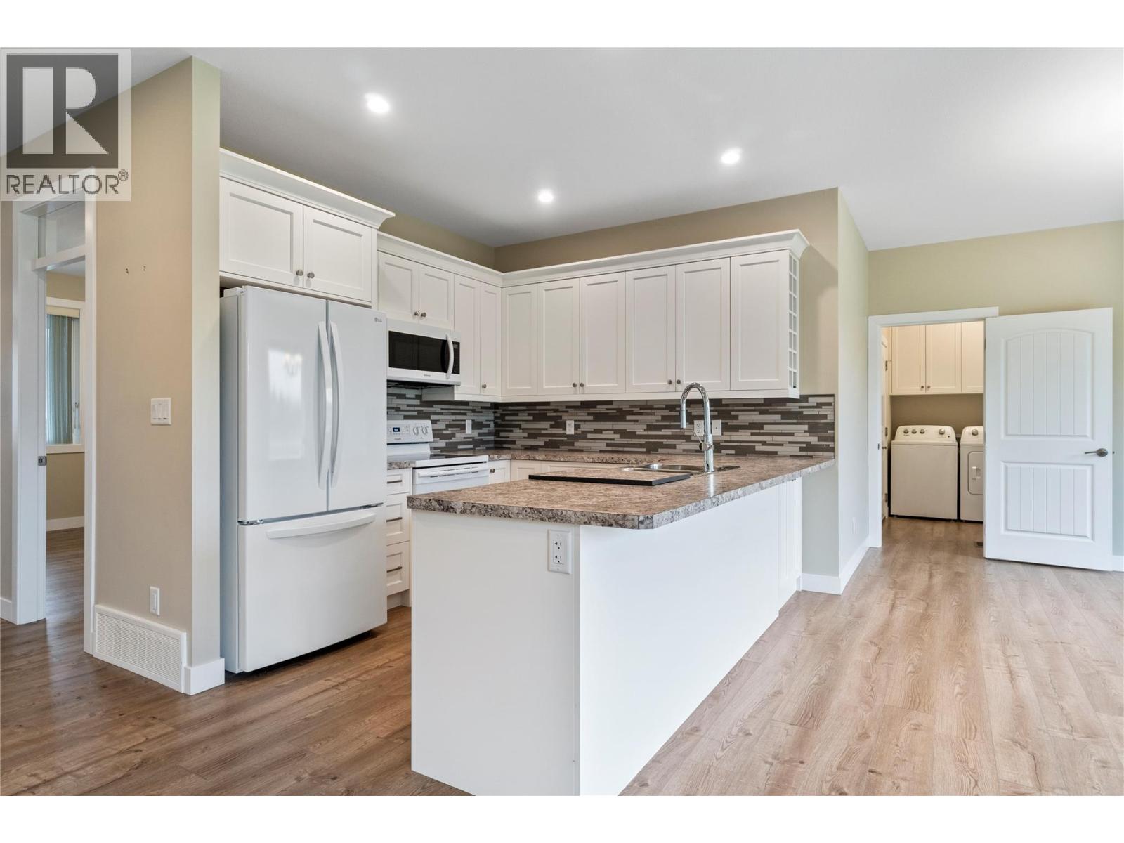 9 1330 10 Street Southwest, Salmon Arm