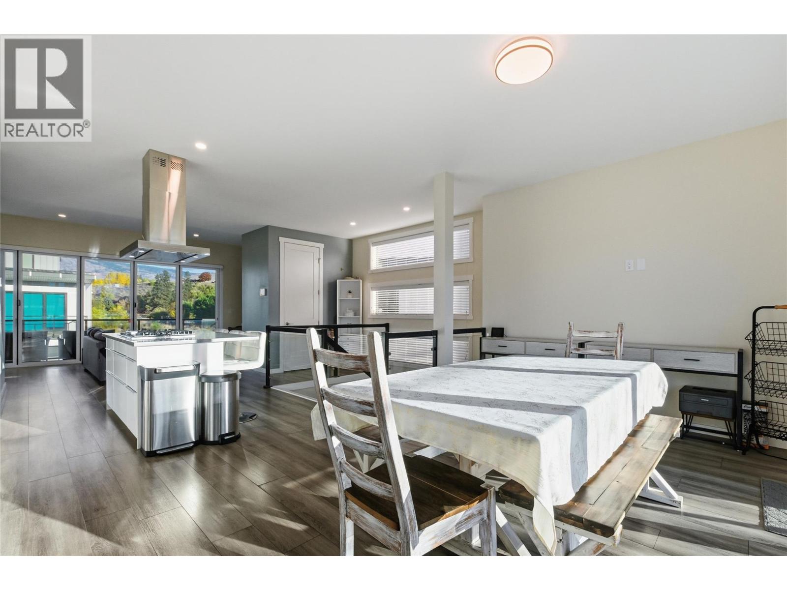 5995 Oliver Landing Crescent Unit# 4, Oliver