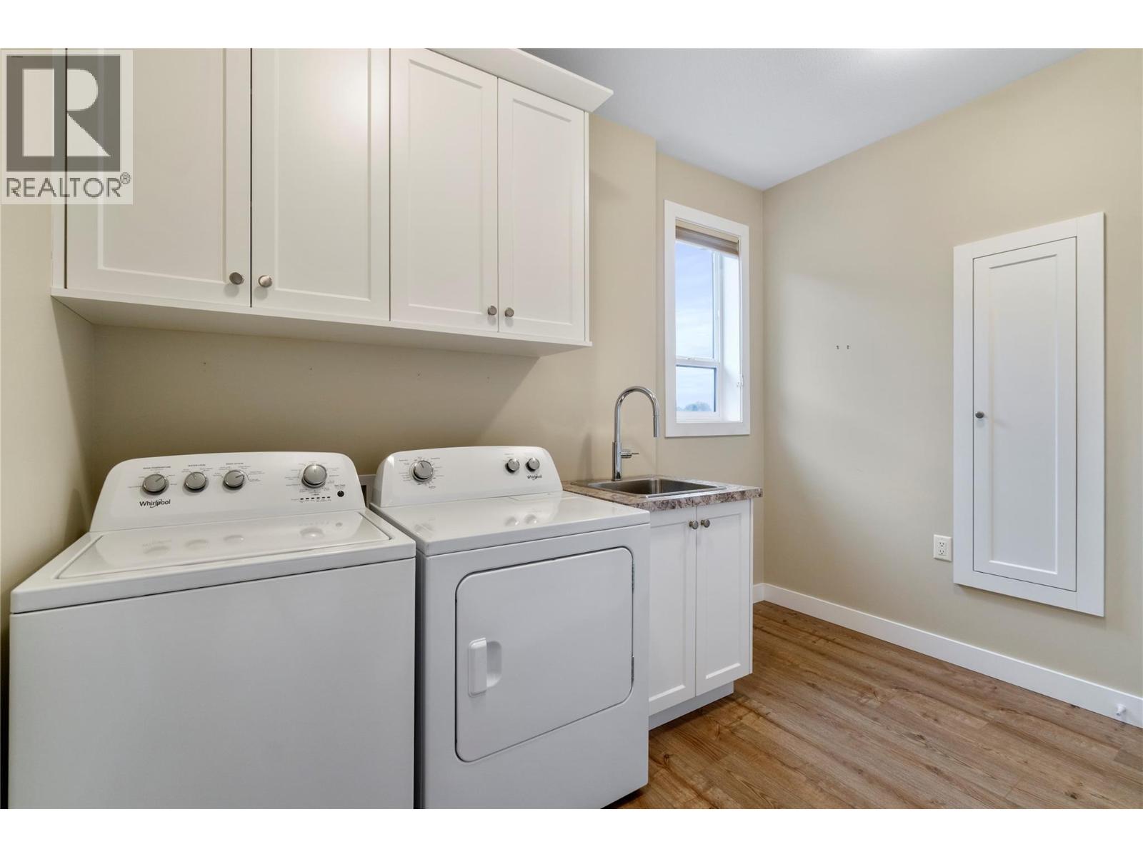 9 1330 10 Street Southwest, Salmon Arm