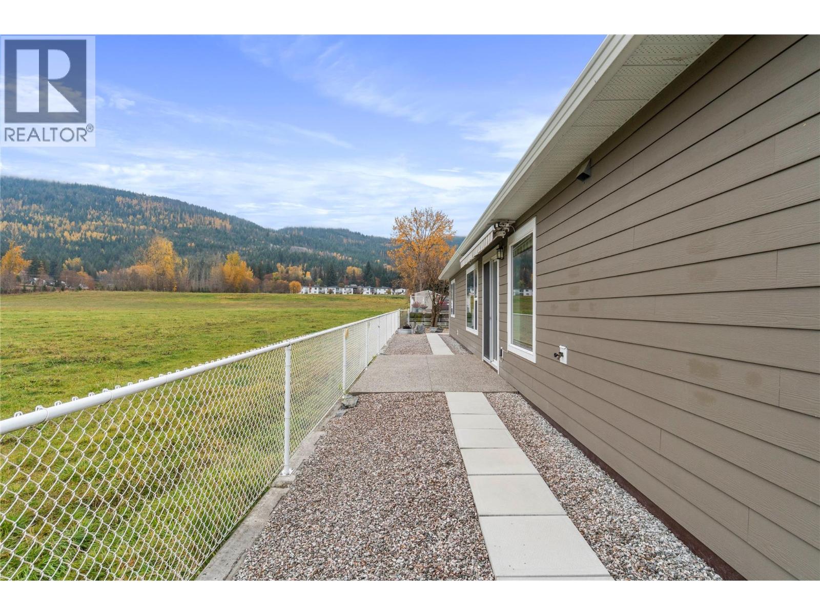 9 1330 10 Street Southwest, Salmon Arm