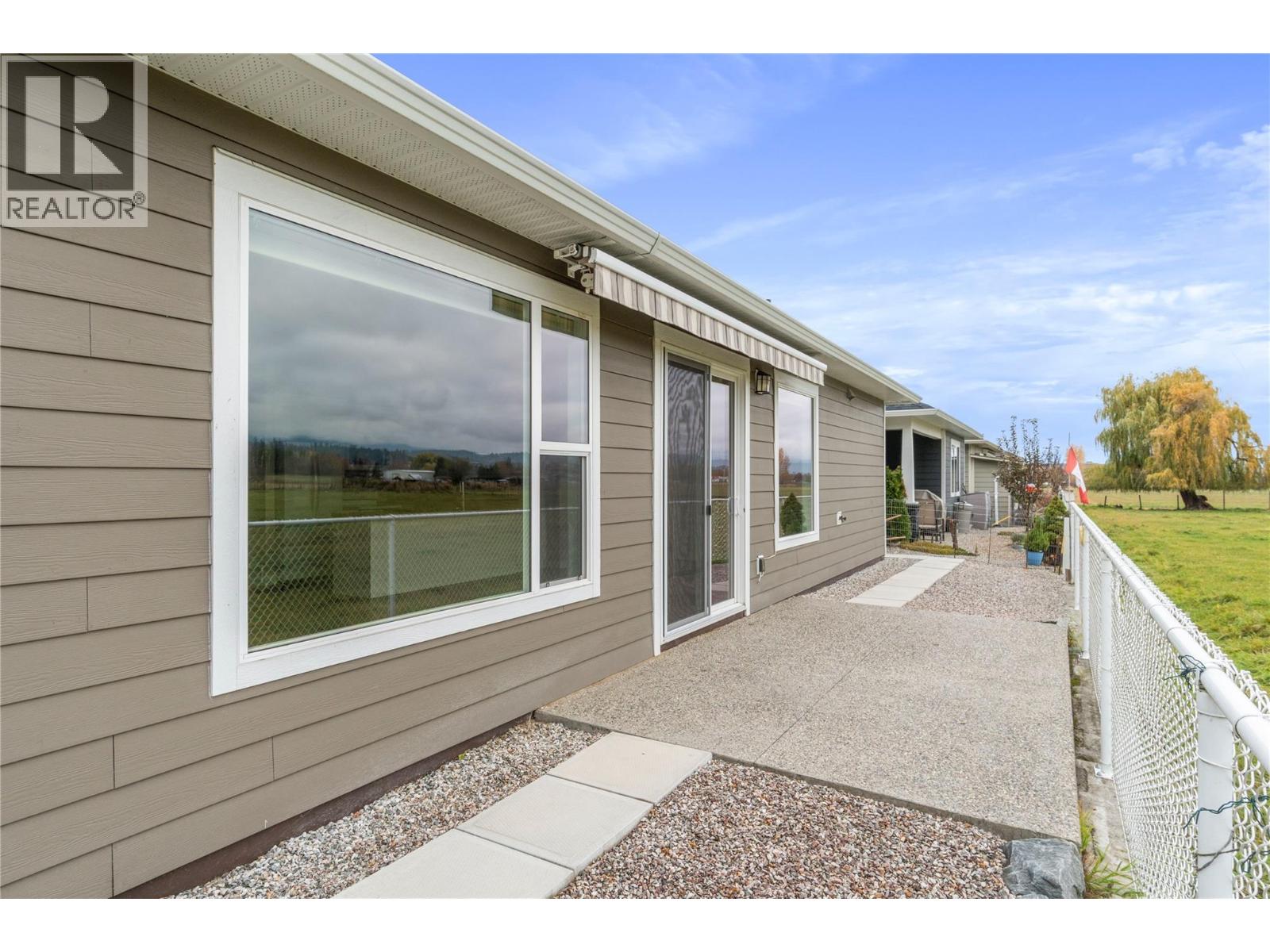 9 1330 10 Street Southwest, Salmon Arm