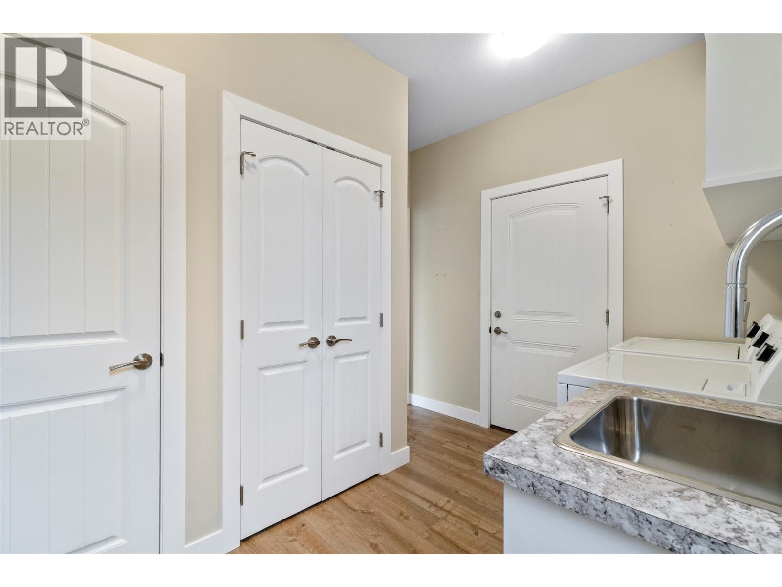 9 1330 10 Street Southwest, Salmon Arm