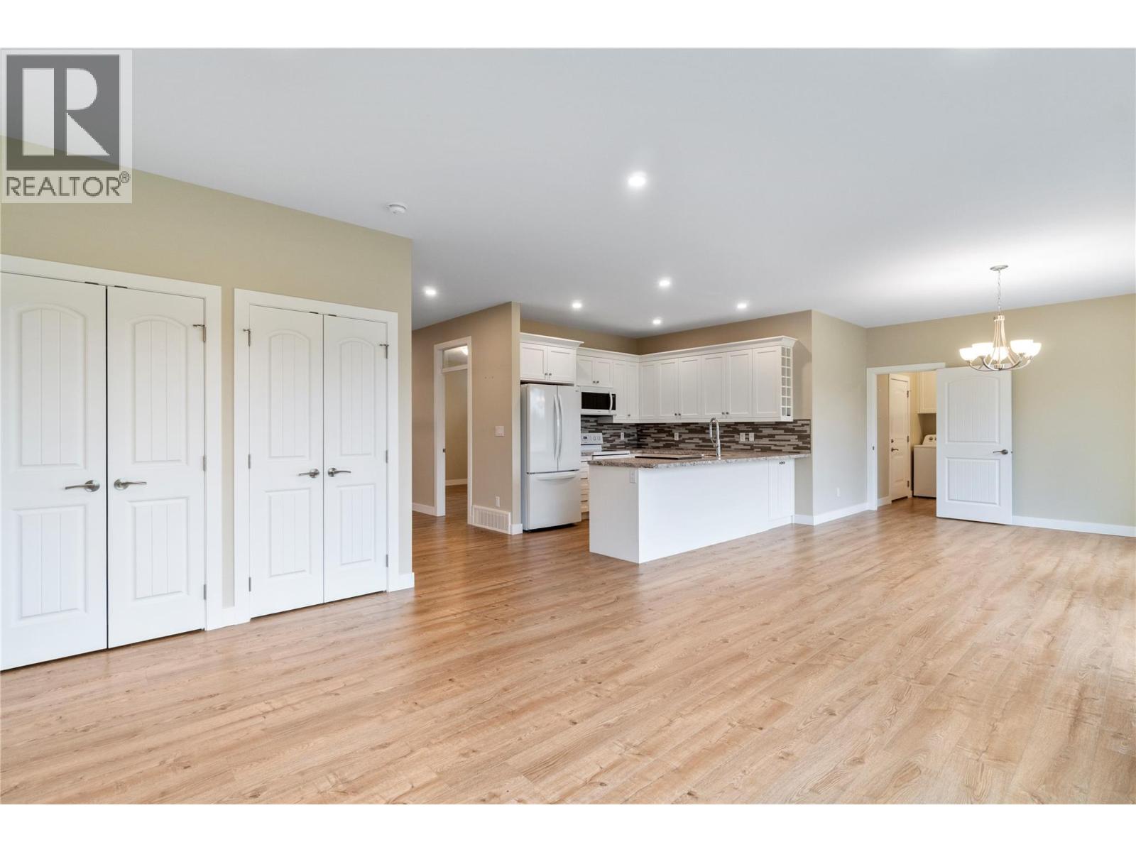 9 1330 10 Street Southwest, Salmon Arm