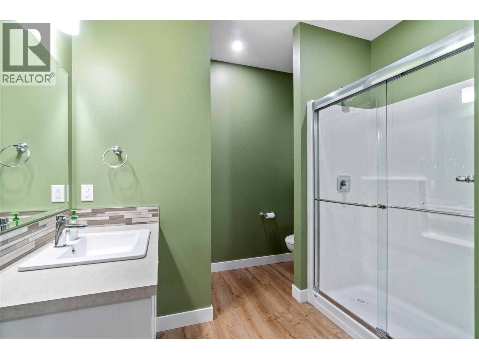 9 1330 10 Street Southwest, Salmon Arm