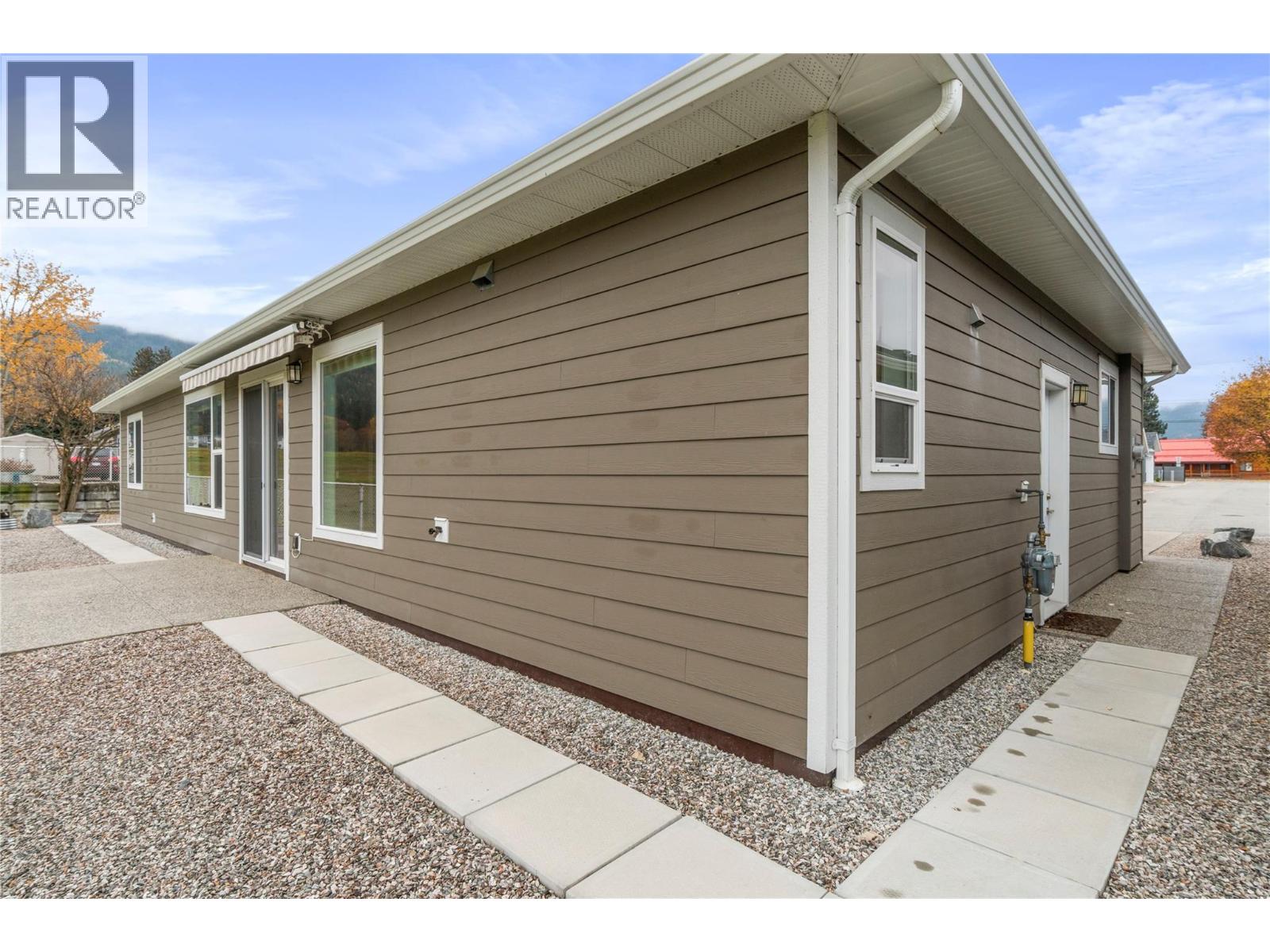 9 1330 10 Street Southwest, Salmon Arm