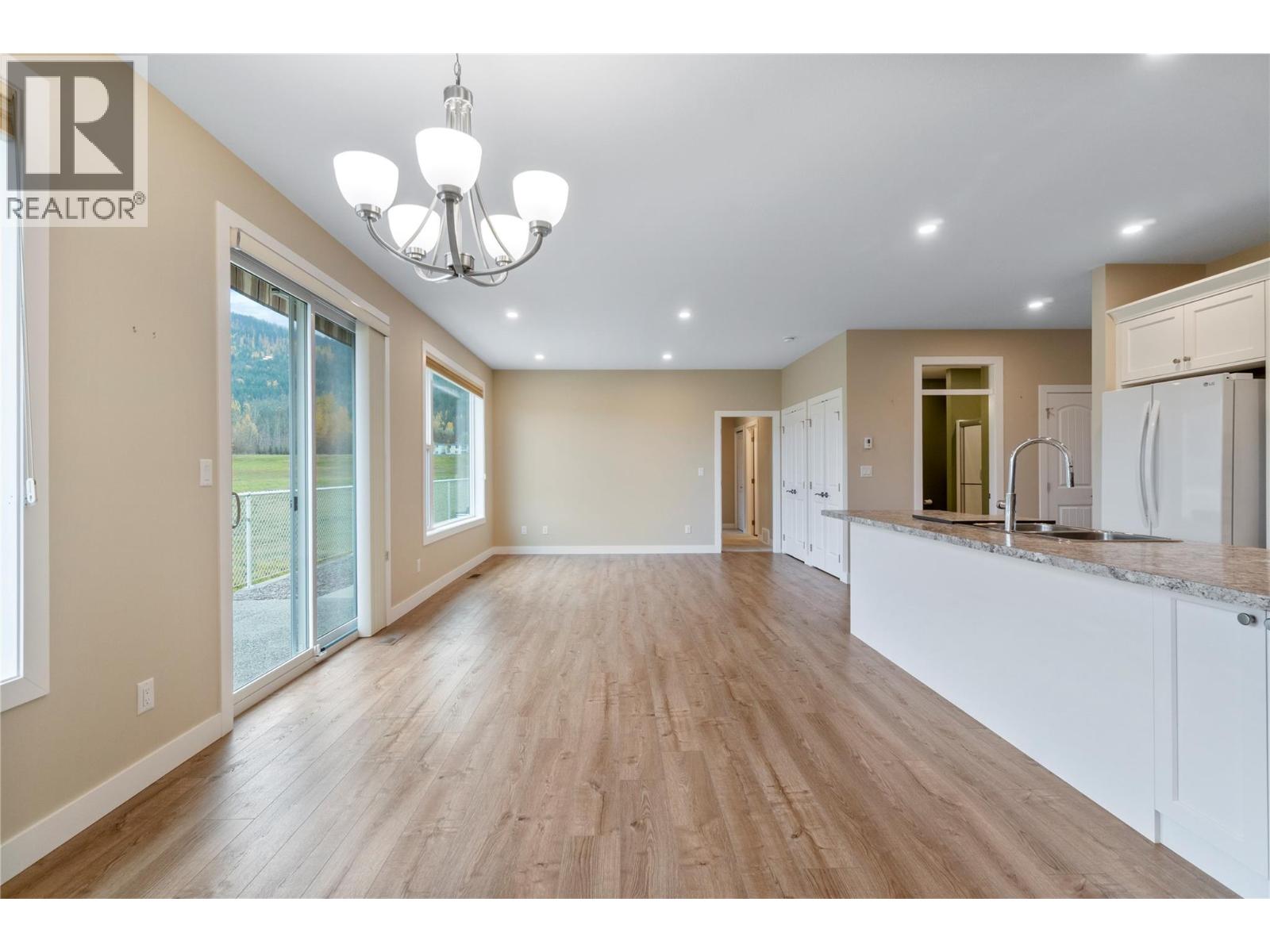 9 1330 10 Street Southwest, Salmon Arm