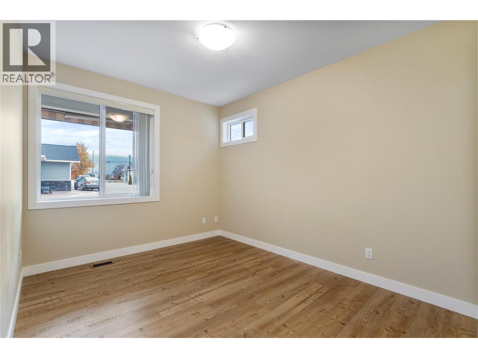 9 1330 10 Street Southwest, Salmon Arm