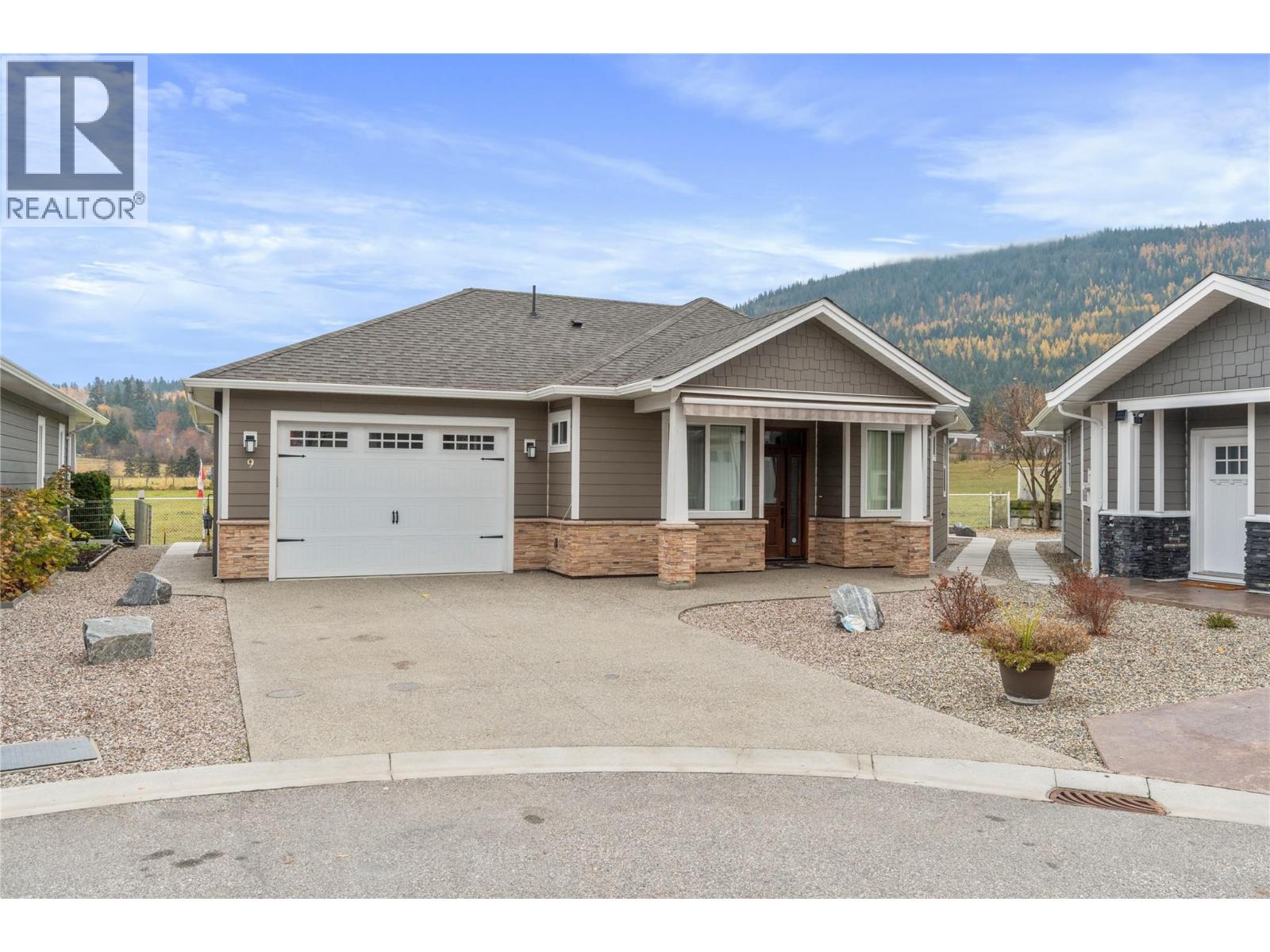 9 1330 10 Street Southwest, Salmon Arm