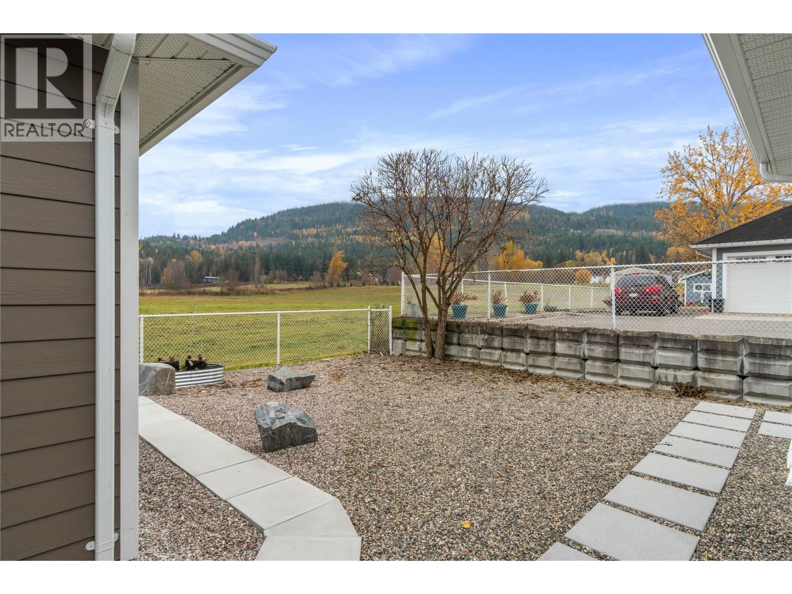 9 1330 10 Street Southwest, Salmon Arm