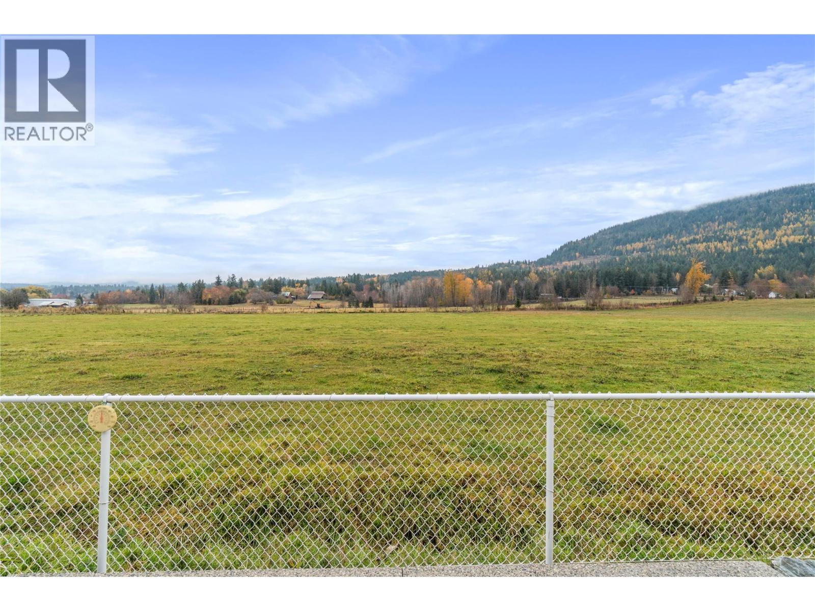 9 1330 10 Street Southwest, Salmon Arm