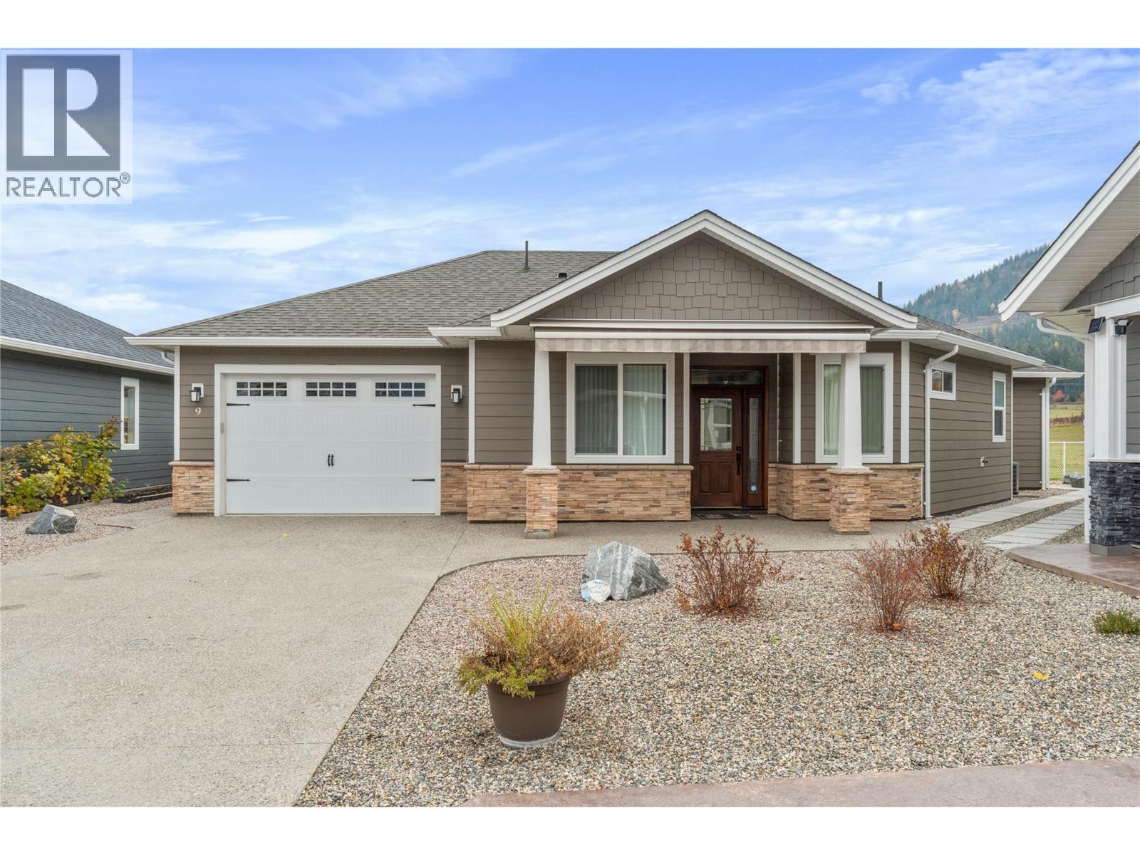 9 1330 10 Street Southwest, Salmon Arm