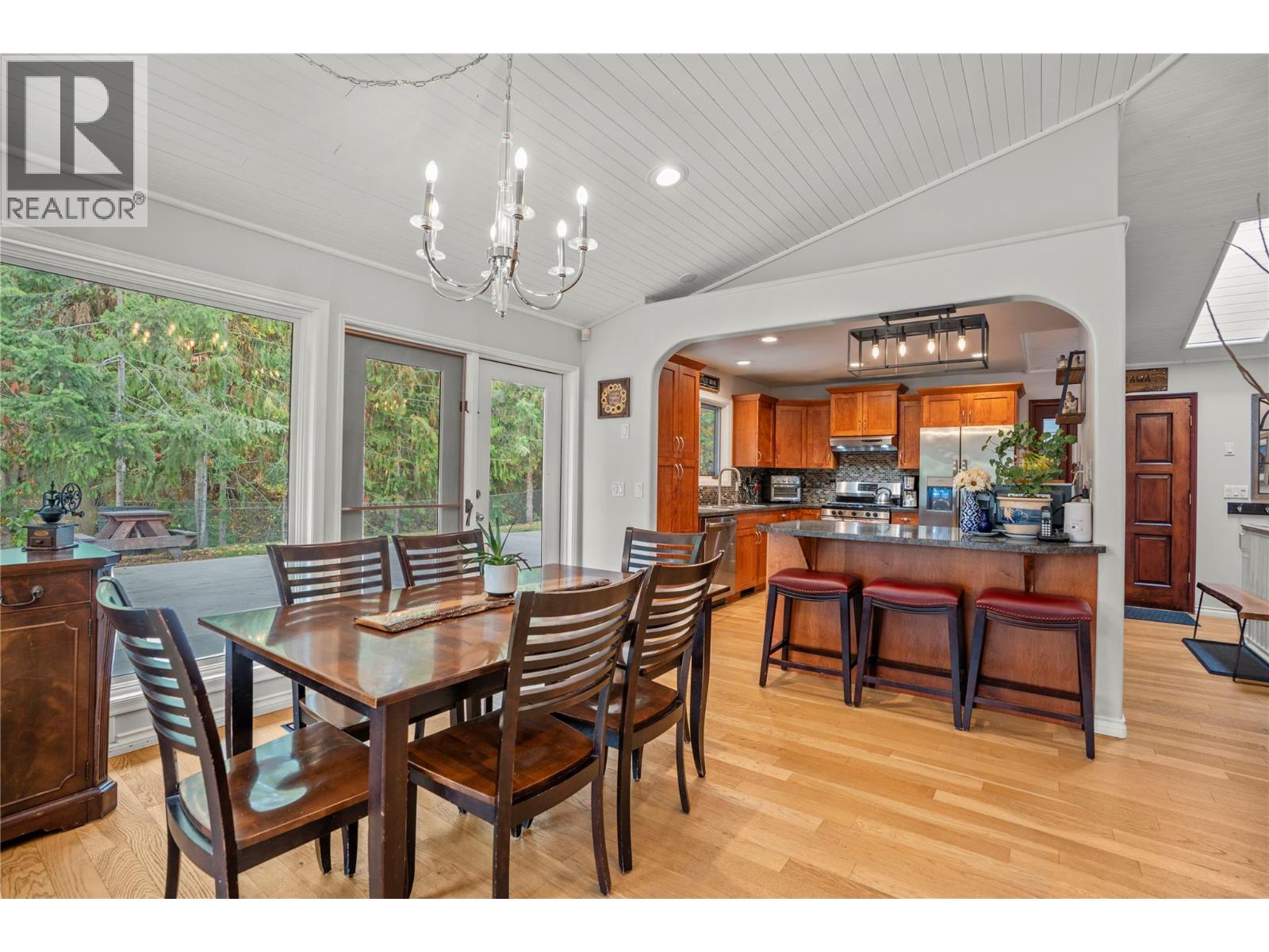 5615 East Vernon Road, Vernon