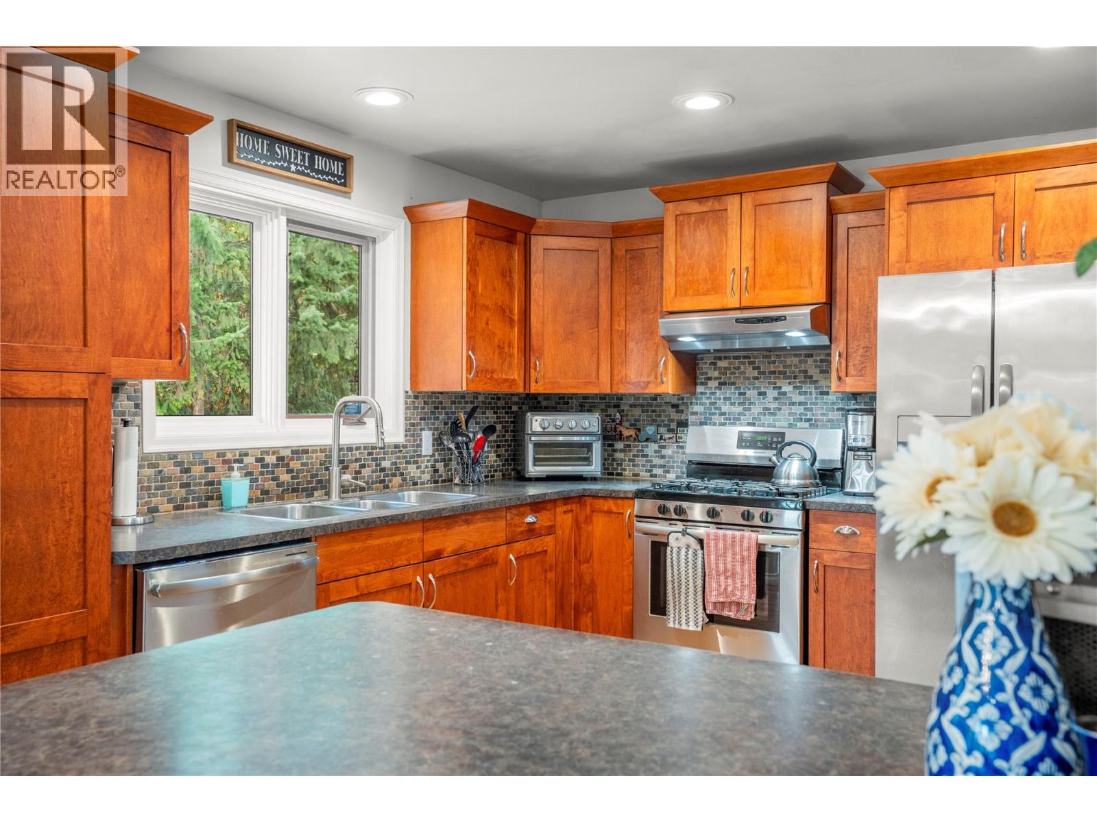 5615 East Vernon Road, Vernon