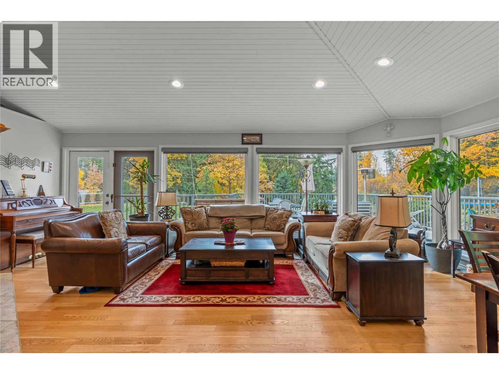 5615 East Vernon Road, Vernon