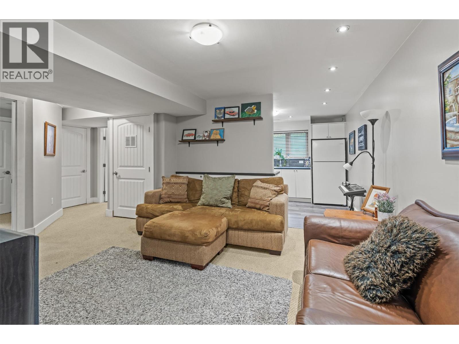 5615 East Vernon Road, Vernon