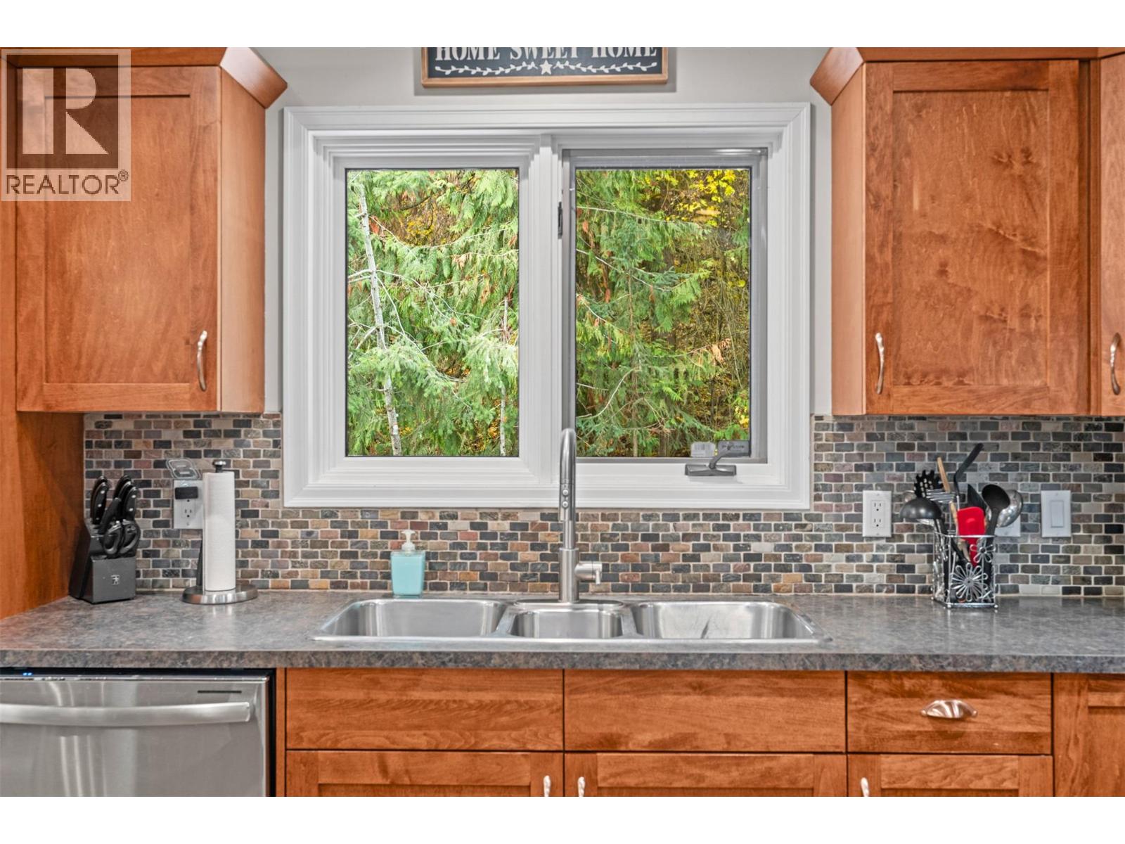 5615 East Vernon Road, Vernon