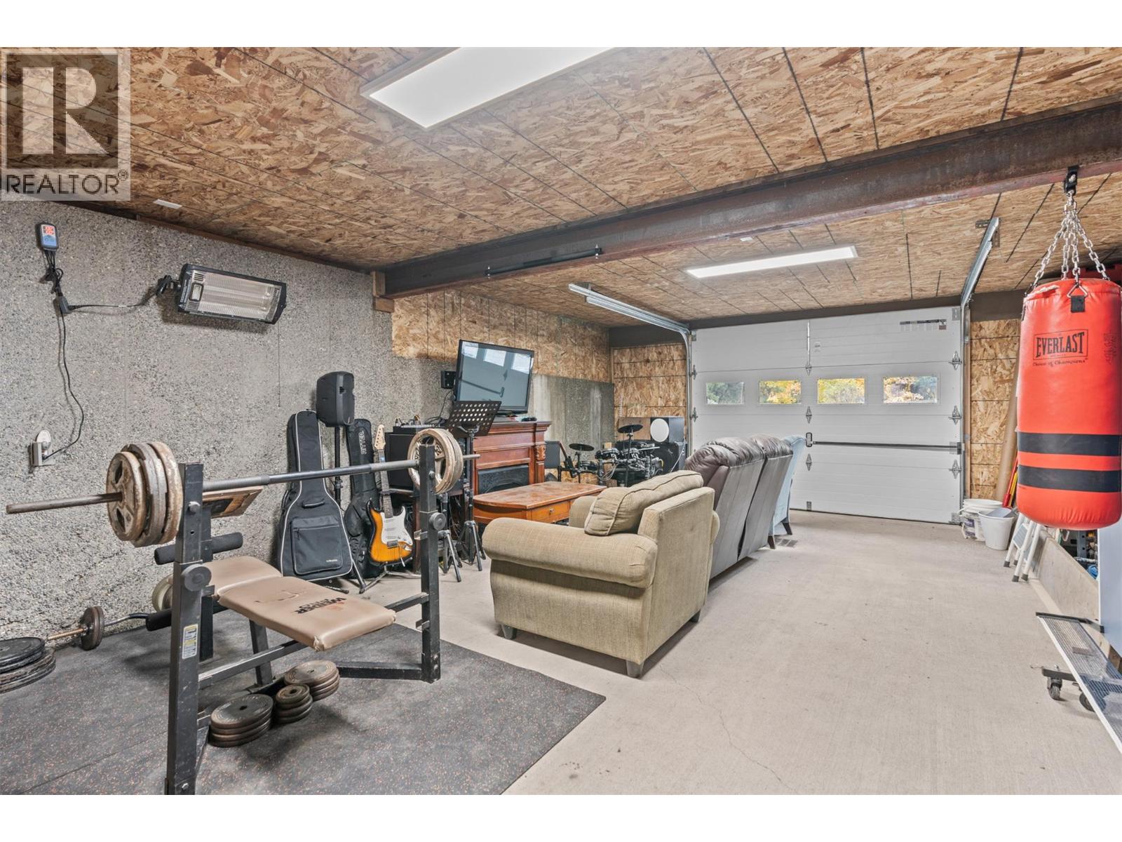 5615 East Vernon Road, Vernon