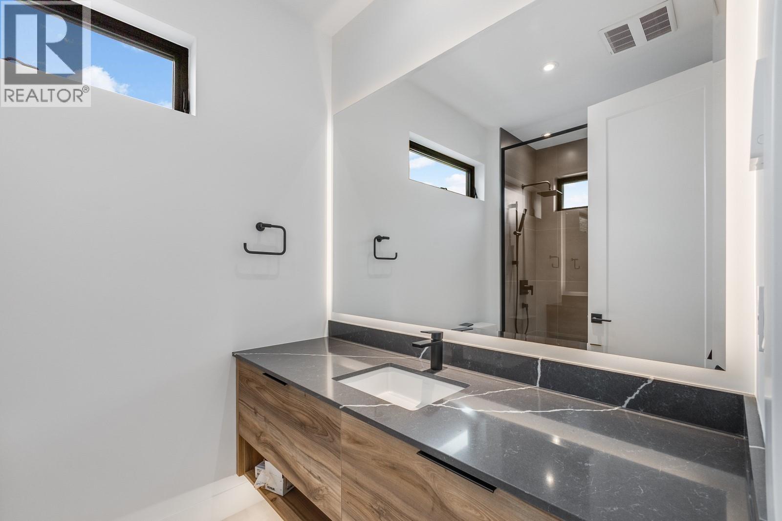  1122 Pearcy Court, Kelowna