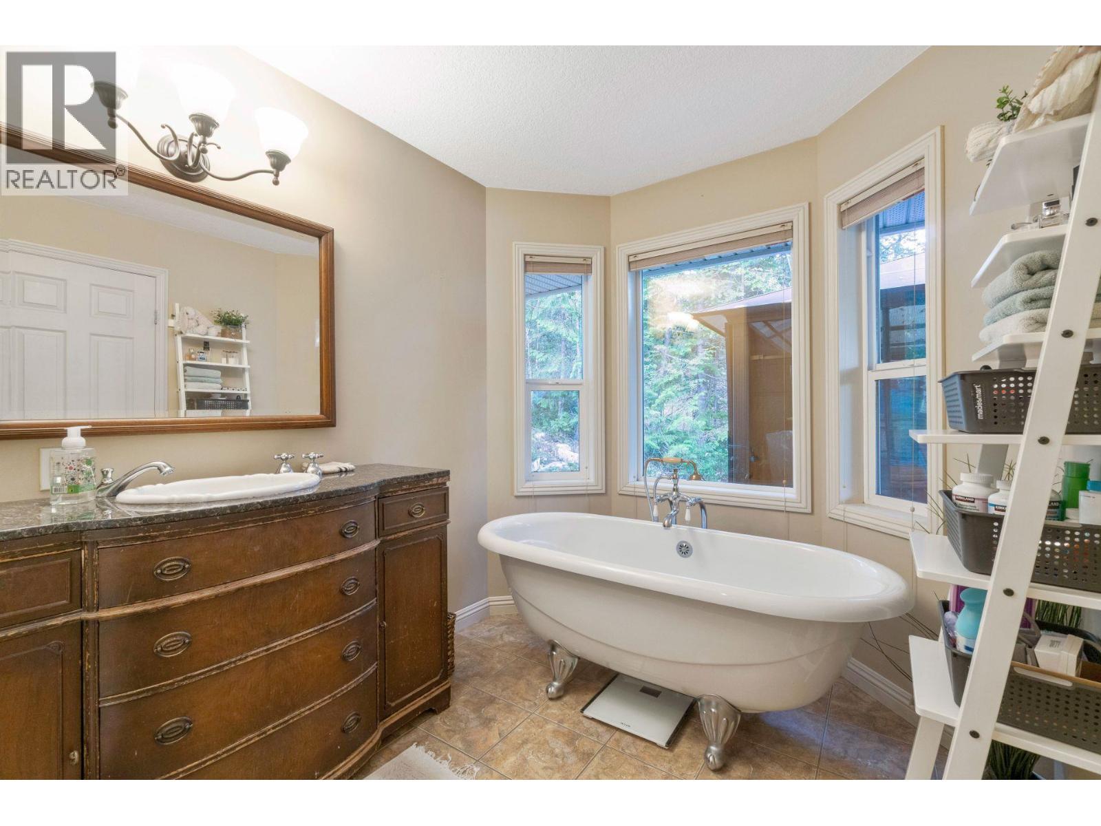 307 Partridge Road, Tappen