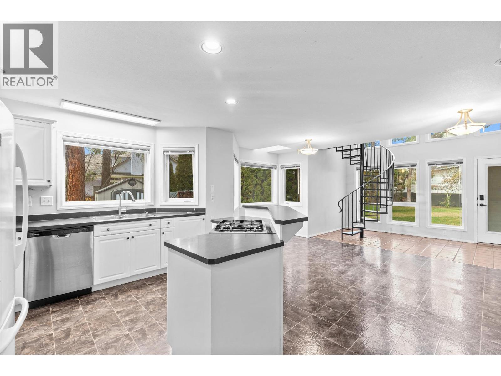  3932 Lakevale Place, Kelowna