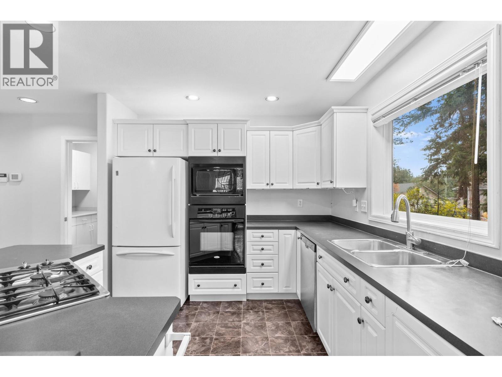  3932 Lakevale Place, Kelowna