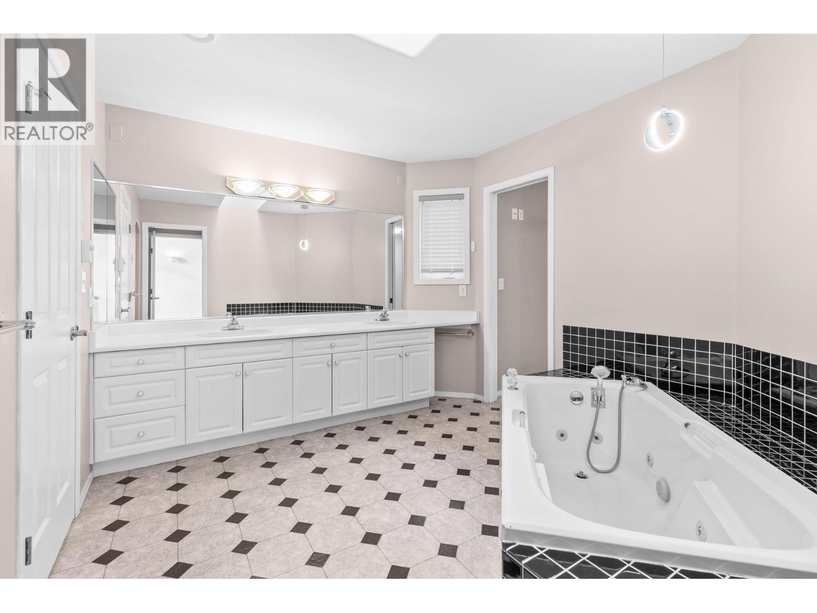  3932 Lakevale Place, Kelowna