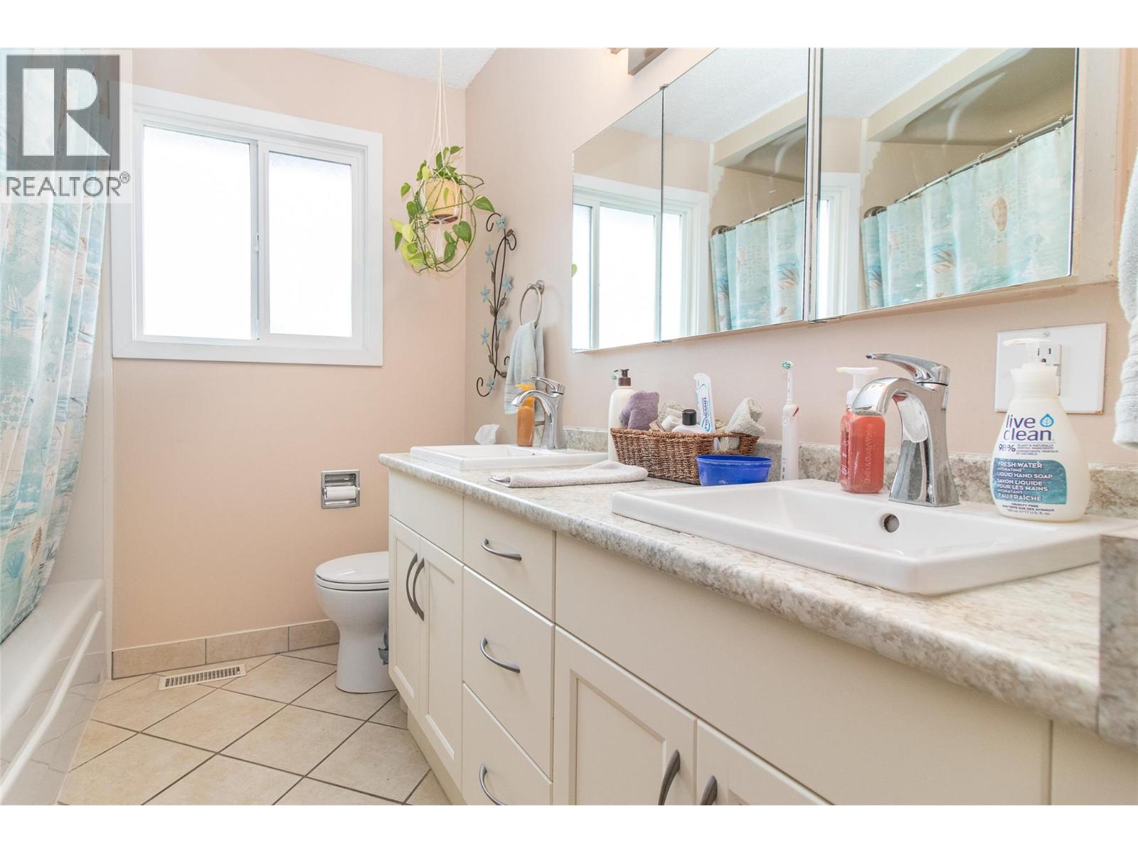  710 Tamarack Drive, Kelowna