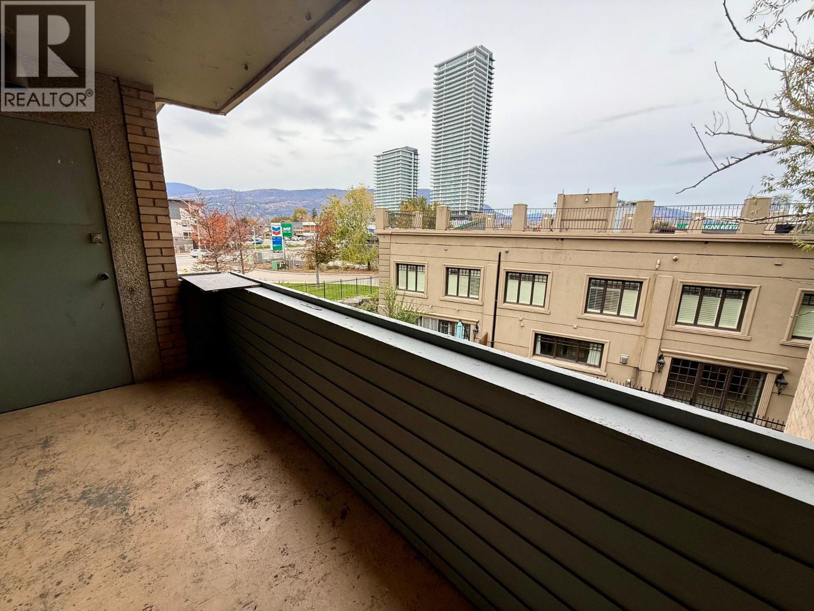 303 1761 Pandosy Street, Kelowna